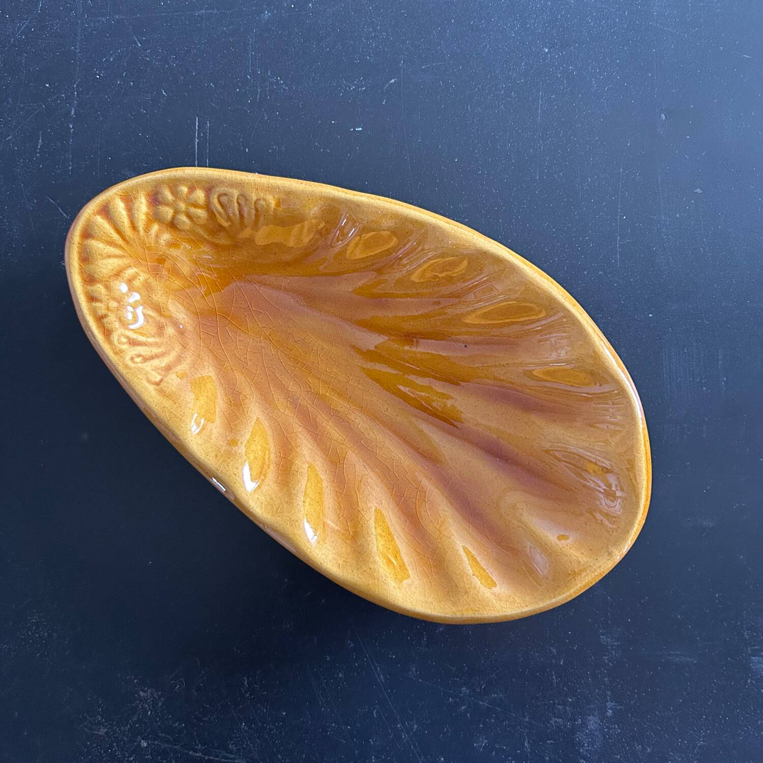 Provençal yellow shell emptier
