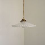 Suspension Vintage Art Déco Français en verre opalin blanc bordé de franges 5408
