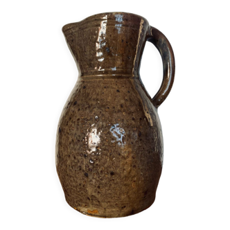 Sandstone pitcher