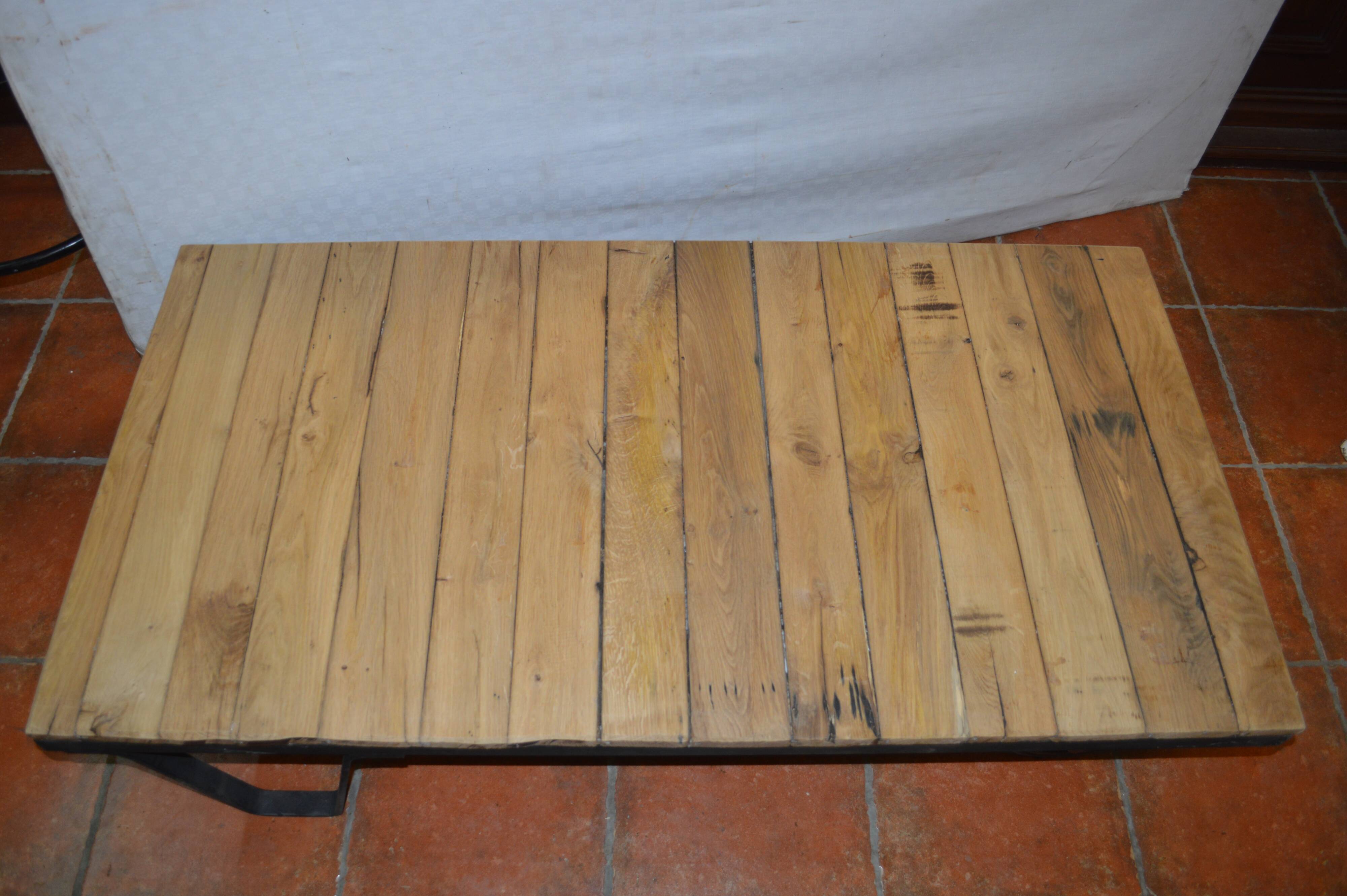 Industrial pallet / in iron and wood coffee table