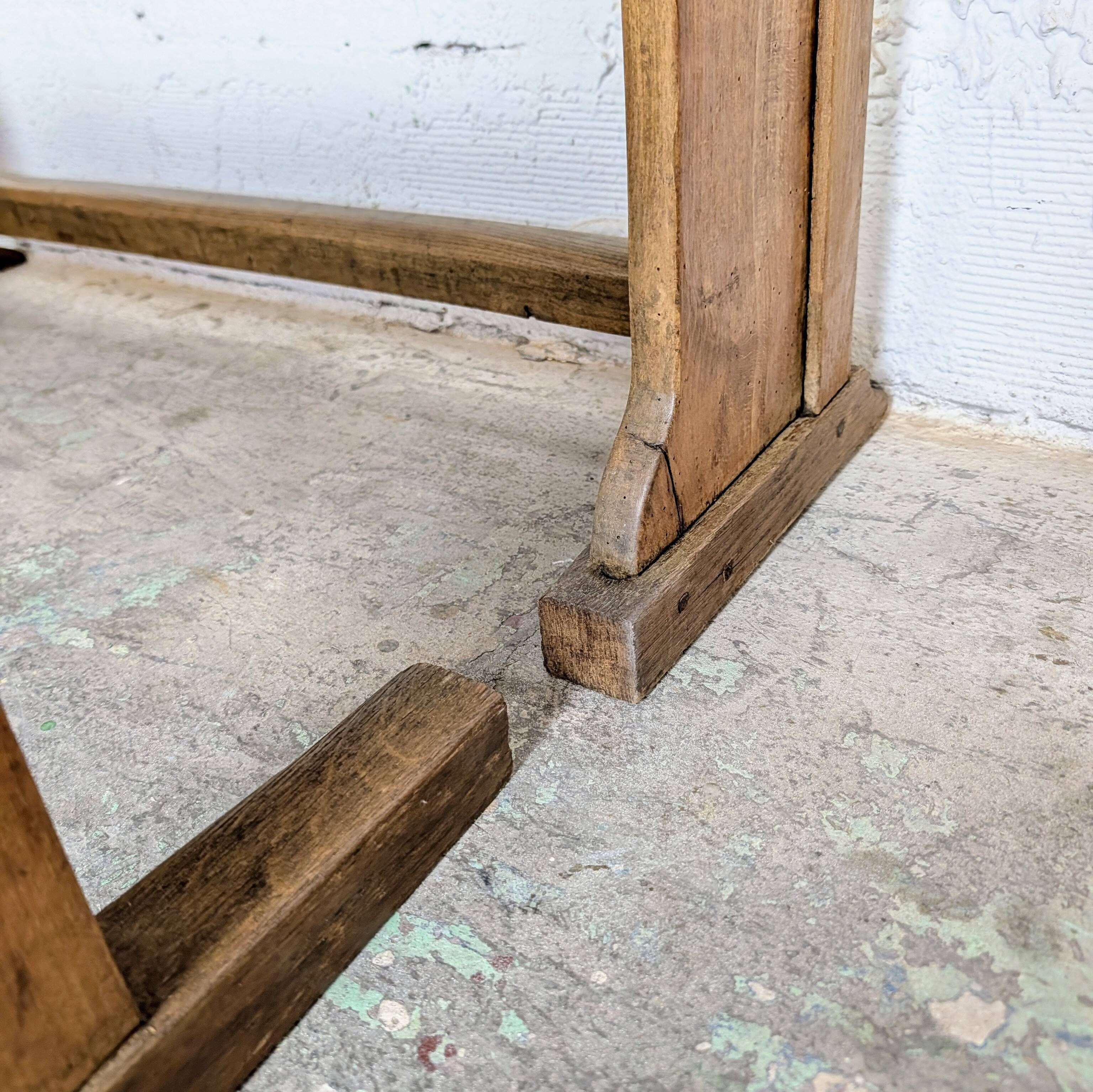 Pupitre d'école double et son banc en bois