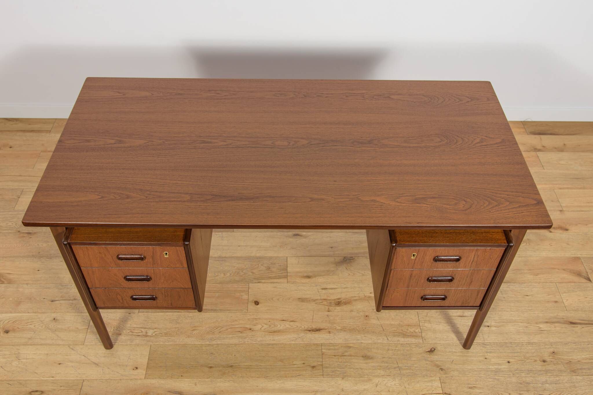 Autonomous teak desk from the 1960s, Denmark