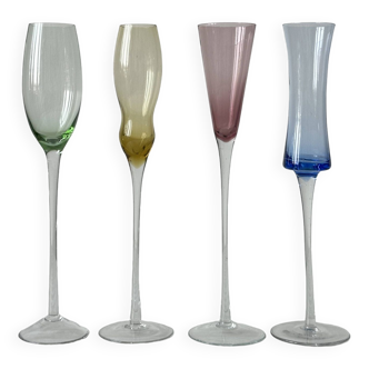 4 verres à pied multicolores