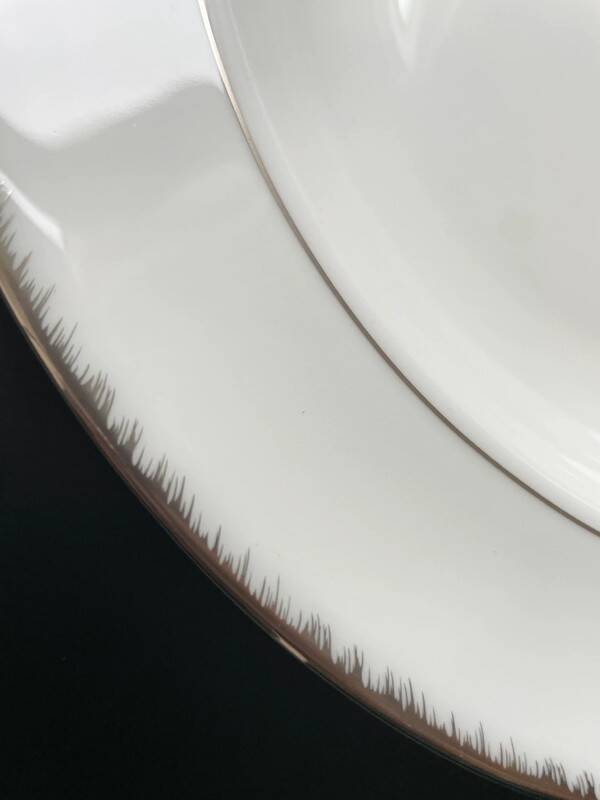 Porcelain dish 28cm Wedgwood “Plume” collection