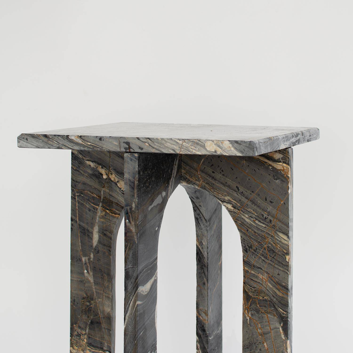 Table d'appoint «BOND » en marbre de Picasso