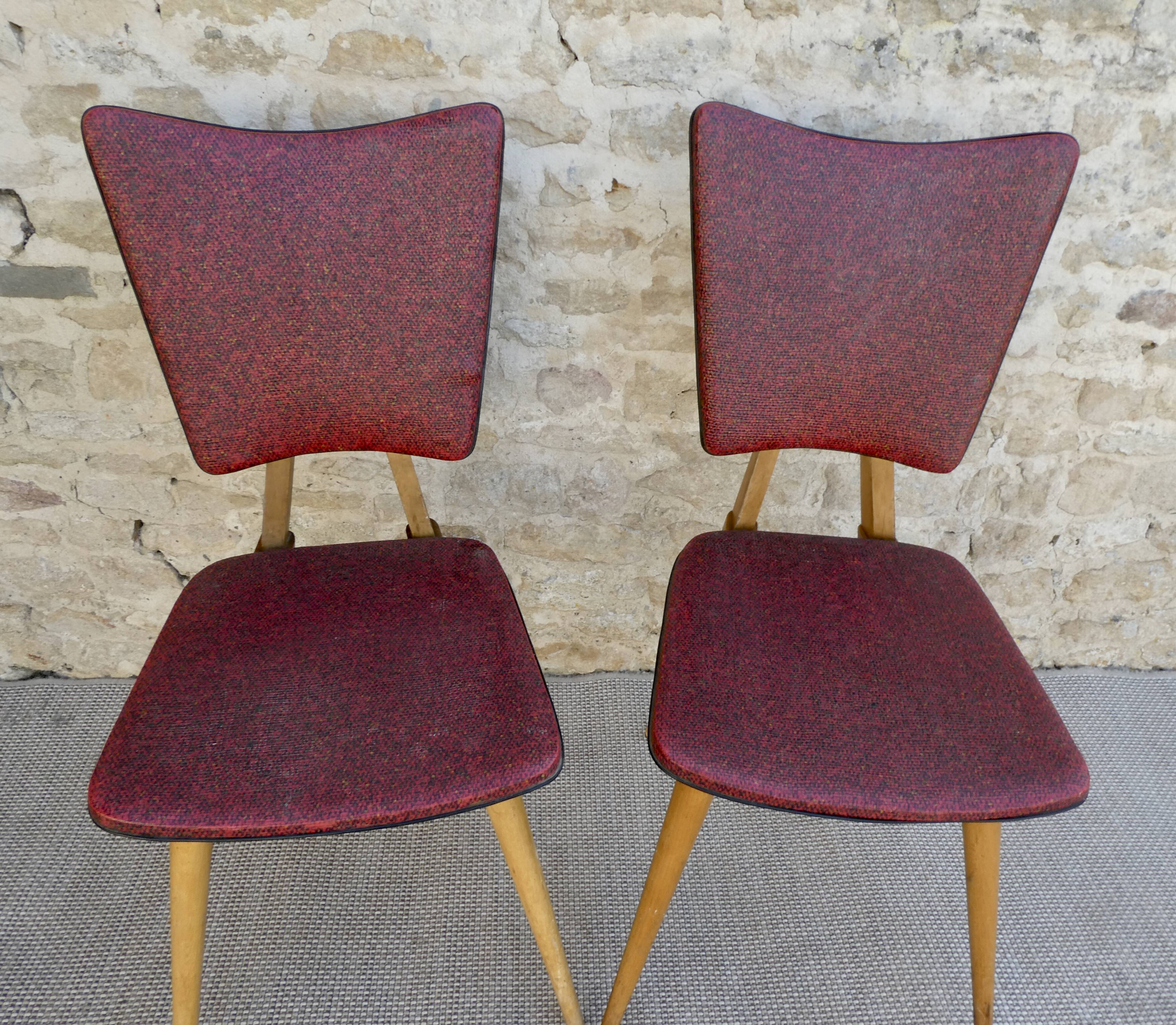 Pair of wooden chairs and red skai, 50s
