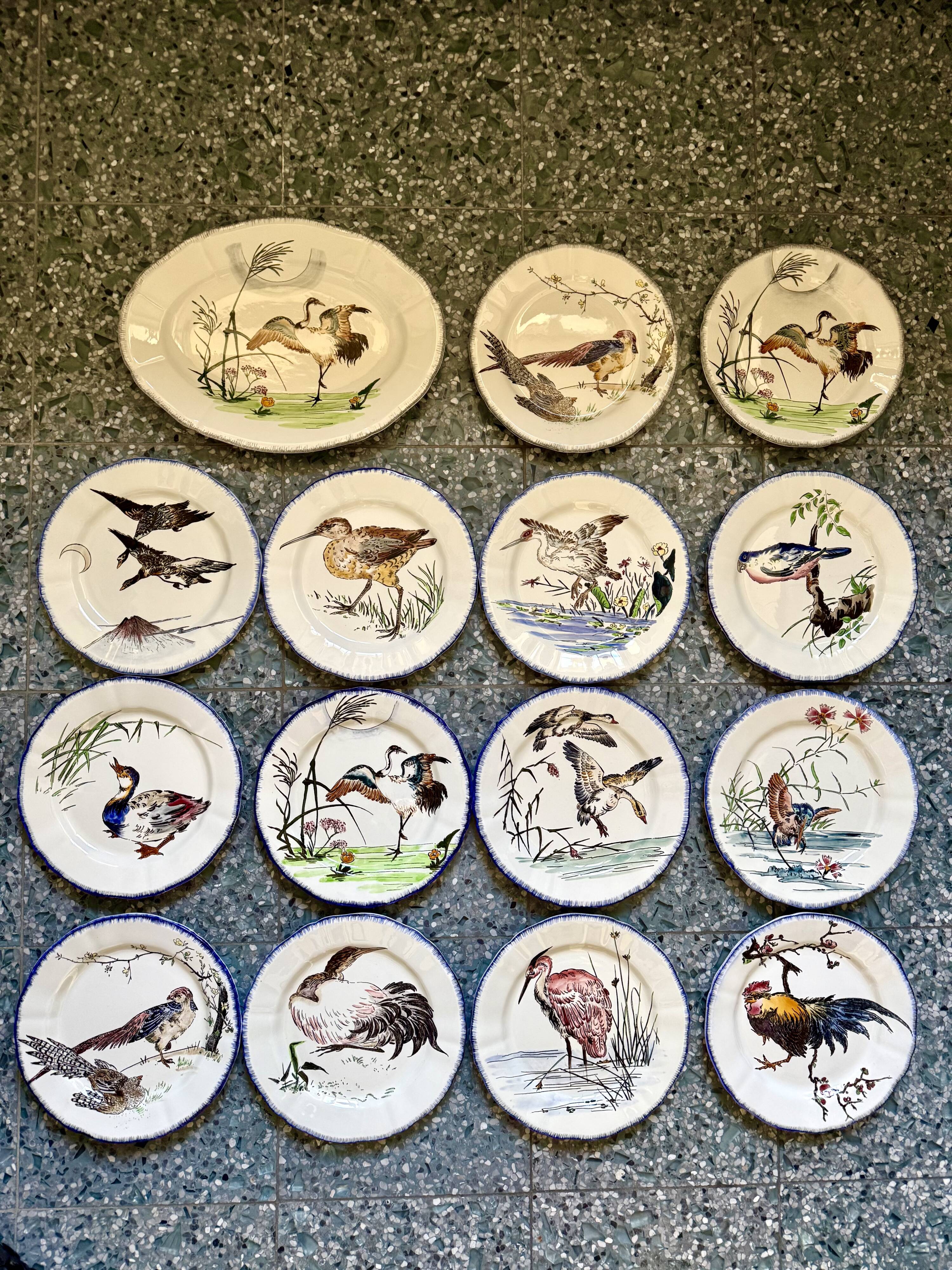 Service de table assiettes et plats Gien modèle grands oiseaux