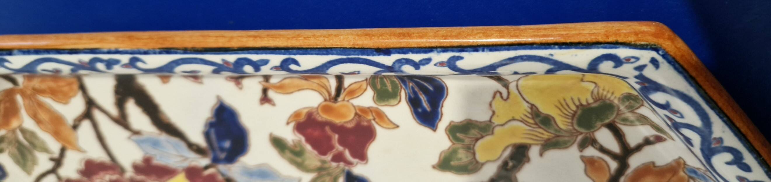 Antique serving dish in Gien earthenware – Japonese floral decoration