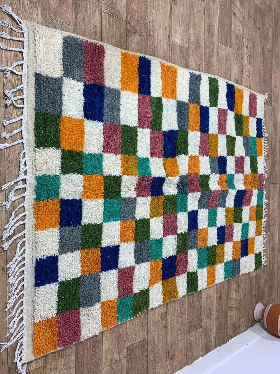Handcrafted moroccan berber rug 213 x 160 cm