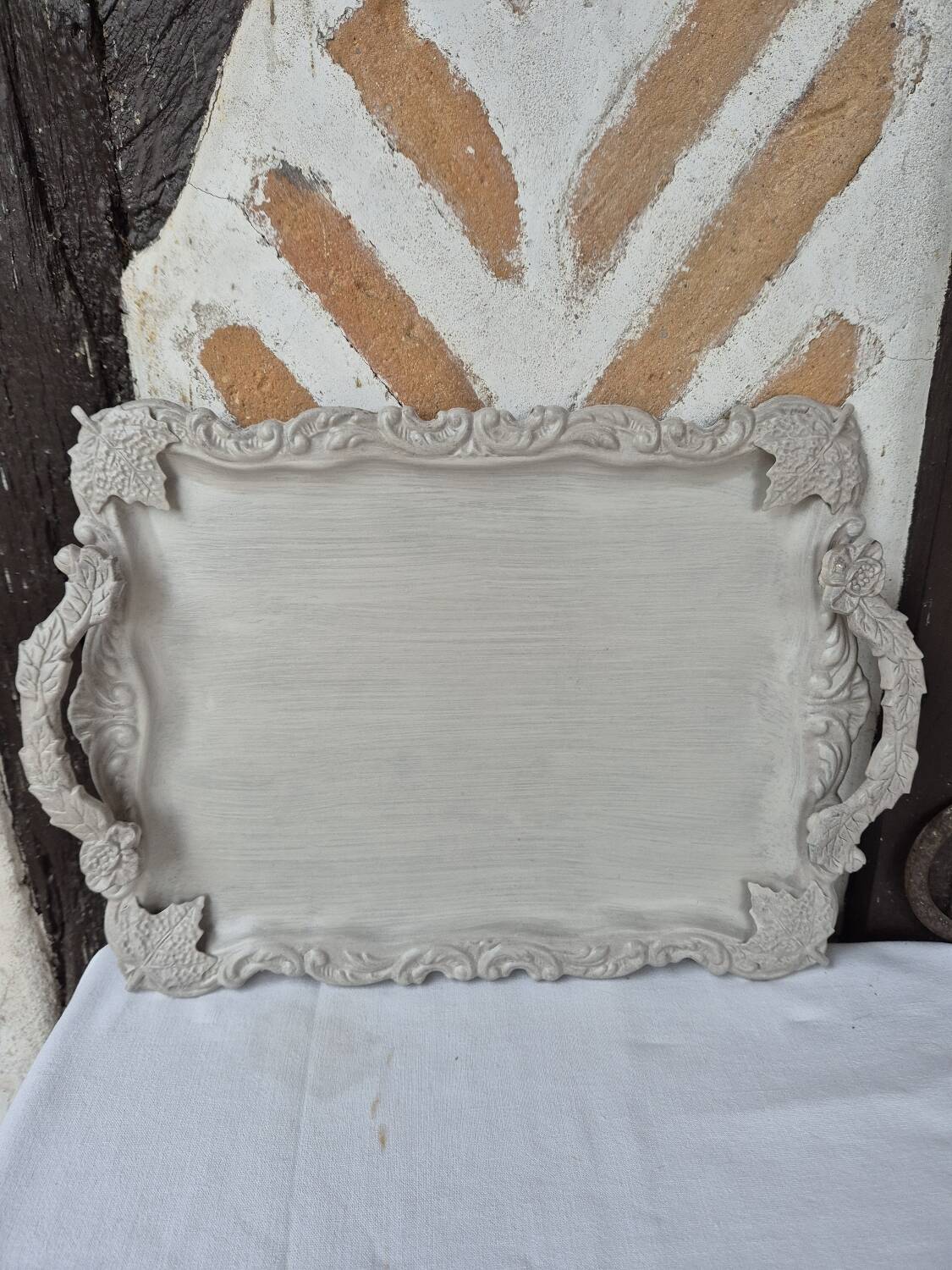 Patinated metal tray linen