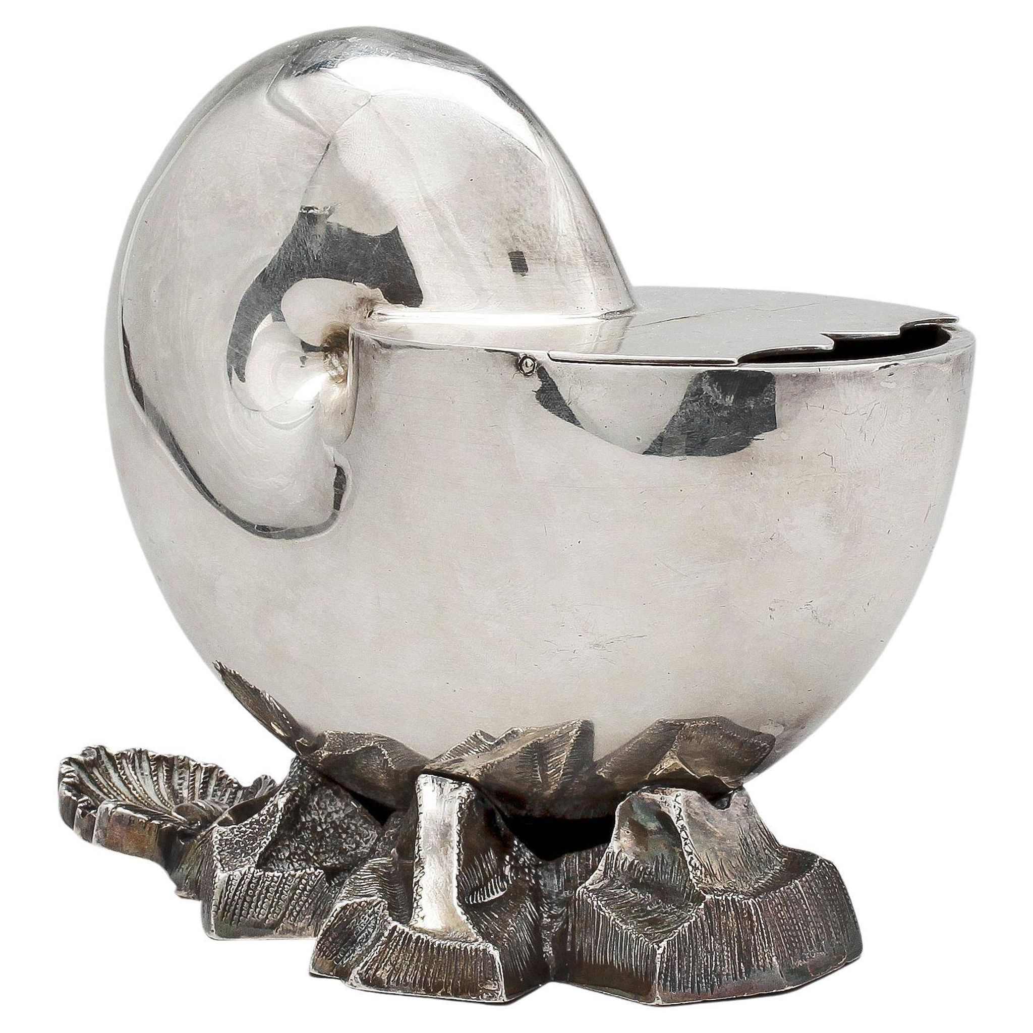 Boat sauce boat on rock, England, 1920 stamped