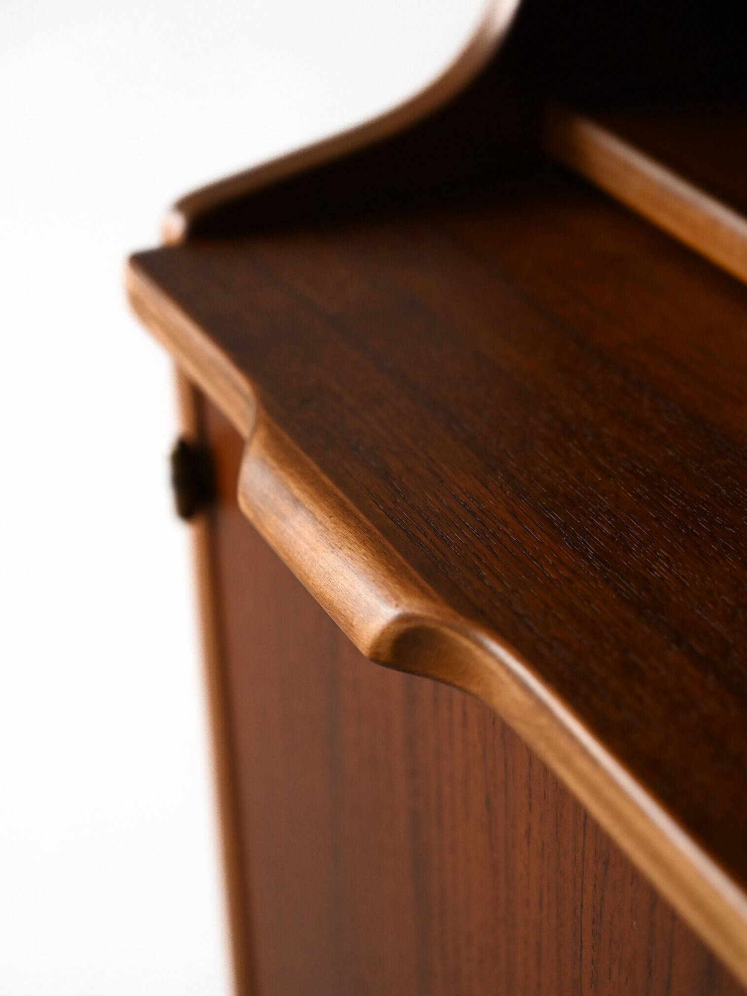 Bibliothèque vintage avec étagère coulissante