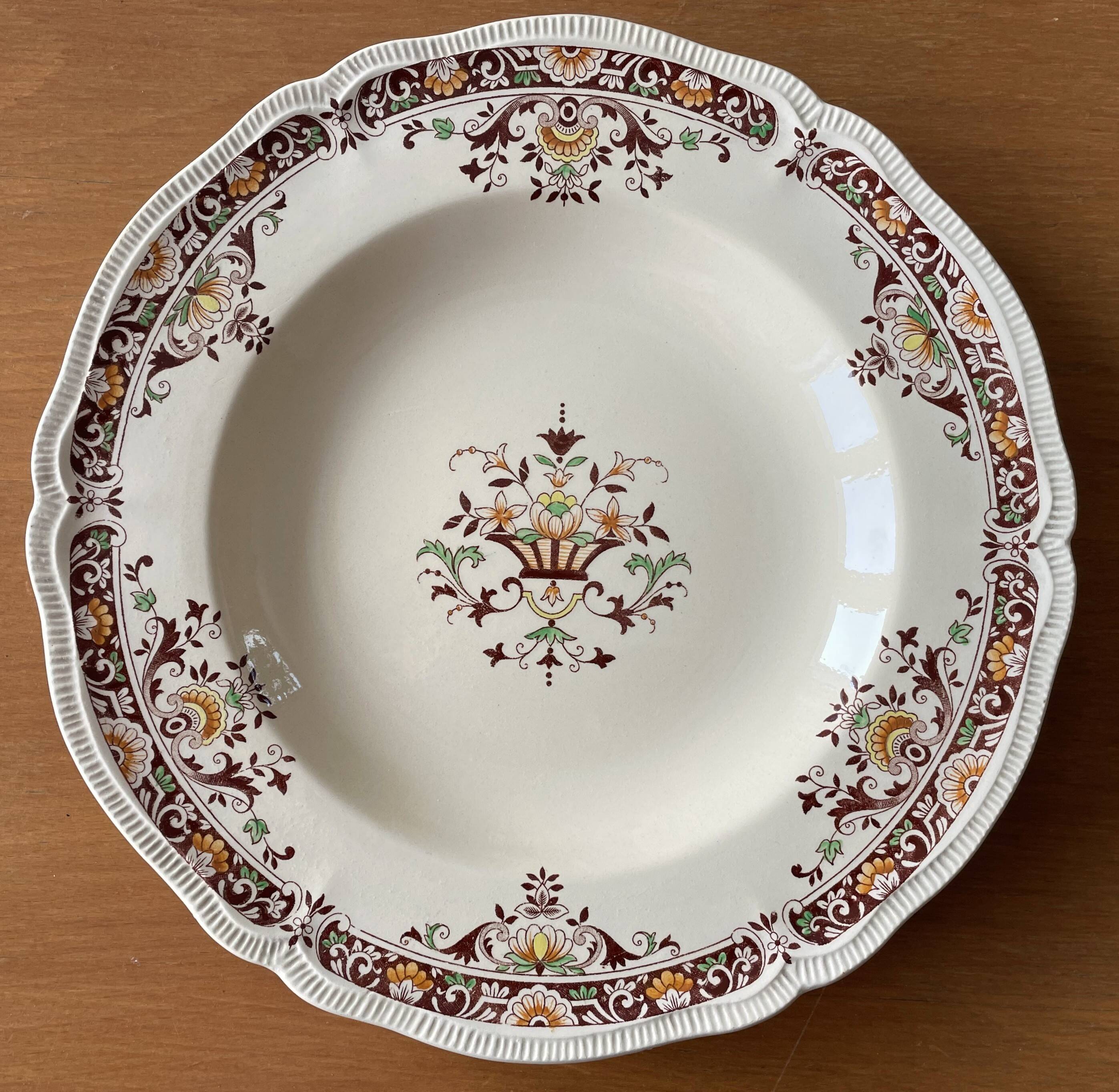 6 antique semi-deep plates in Longchamp earthenware.