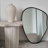 Alpha irregular side table in natural travertine - ribbed foot - L: 40 / H: 50cm