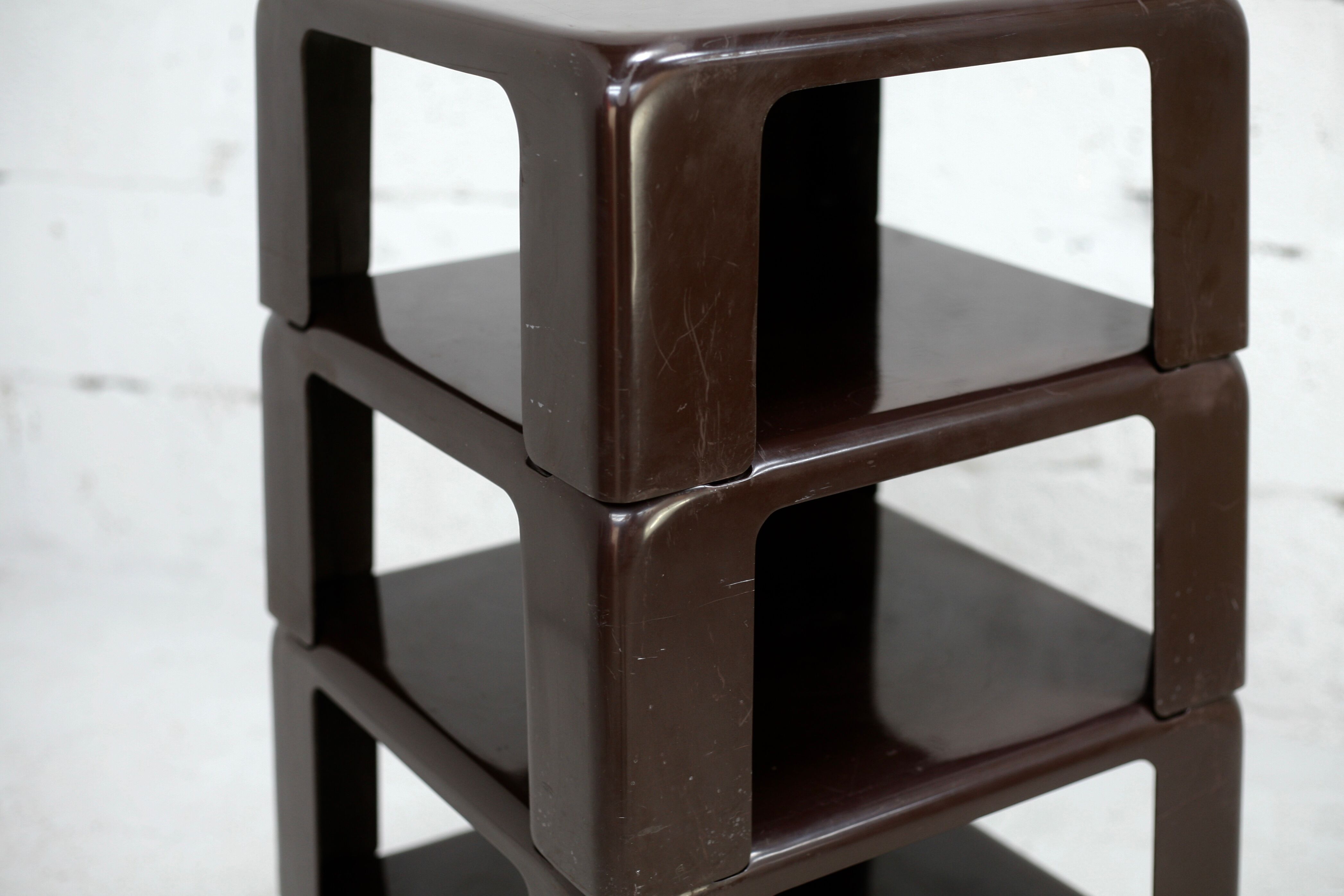 Suite de 4 tables basses gigognes "Gatti", Mario Bellini éditée par C&B Italia, circa 1970.