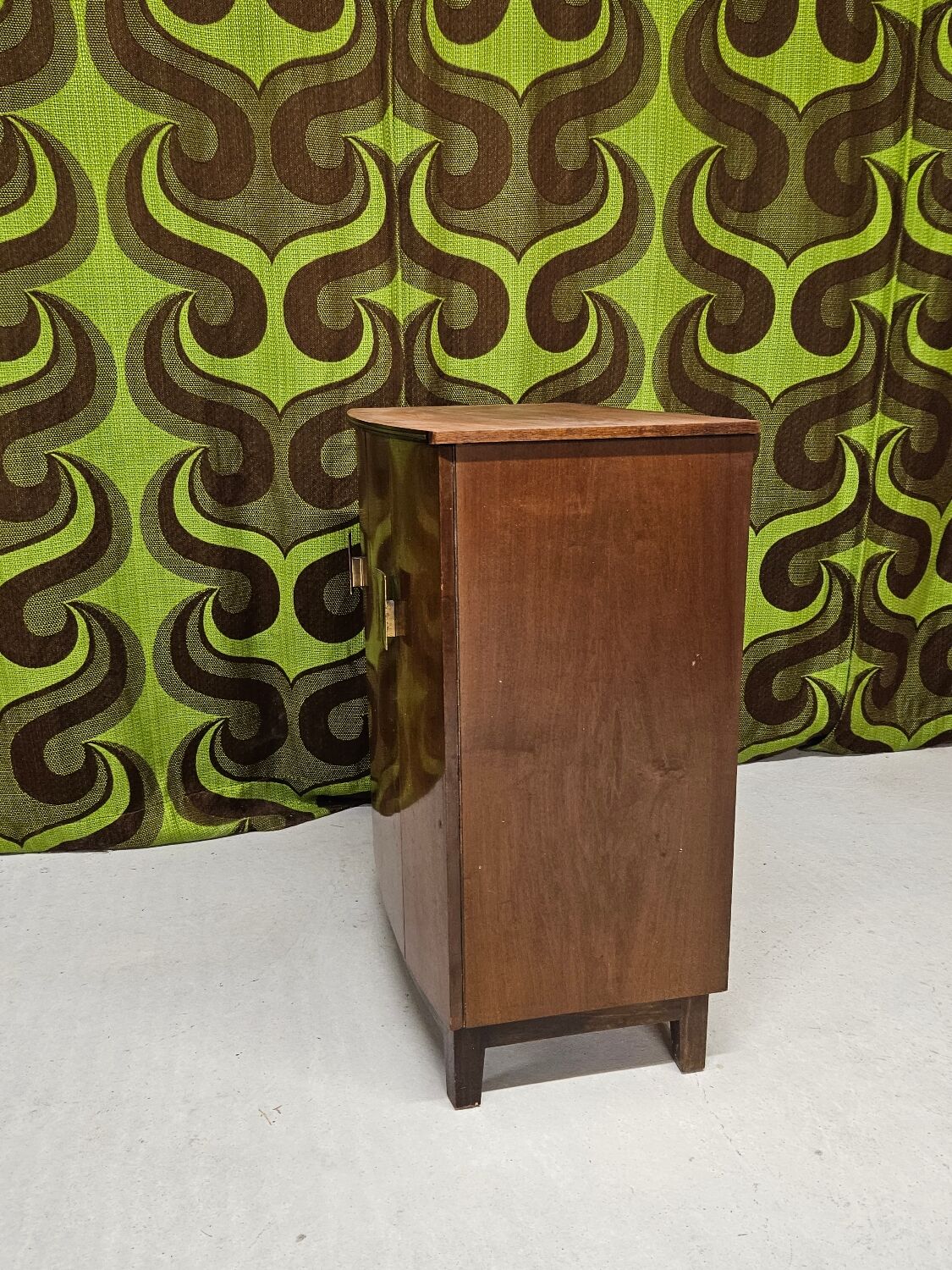 Vintage furniture 2 doors art deco