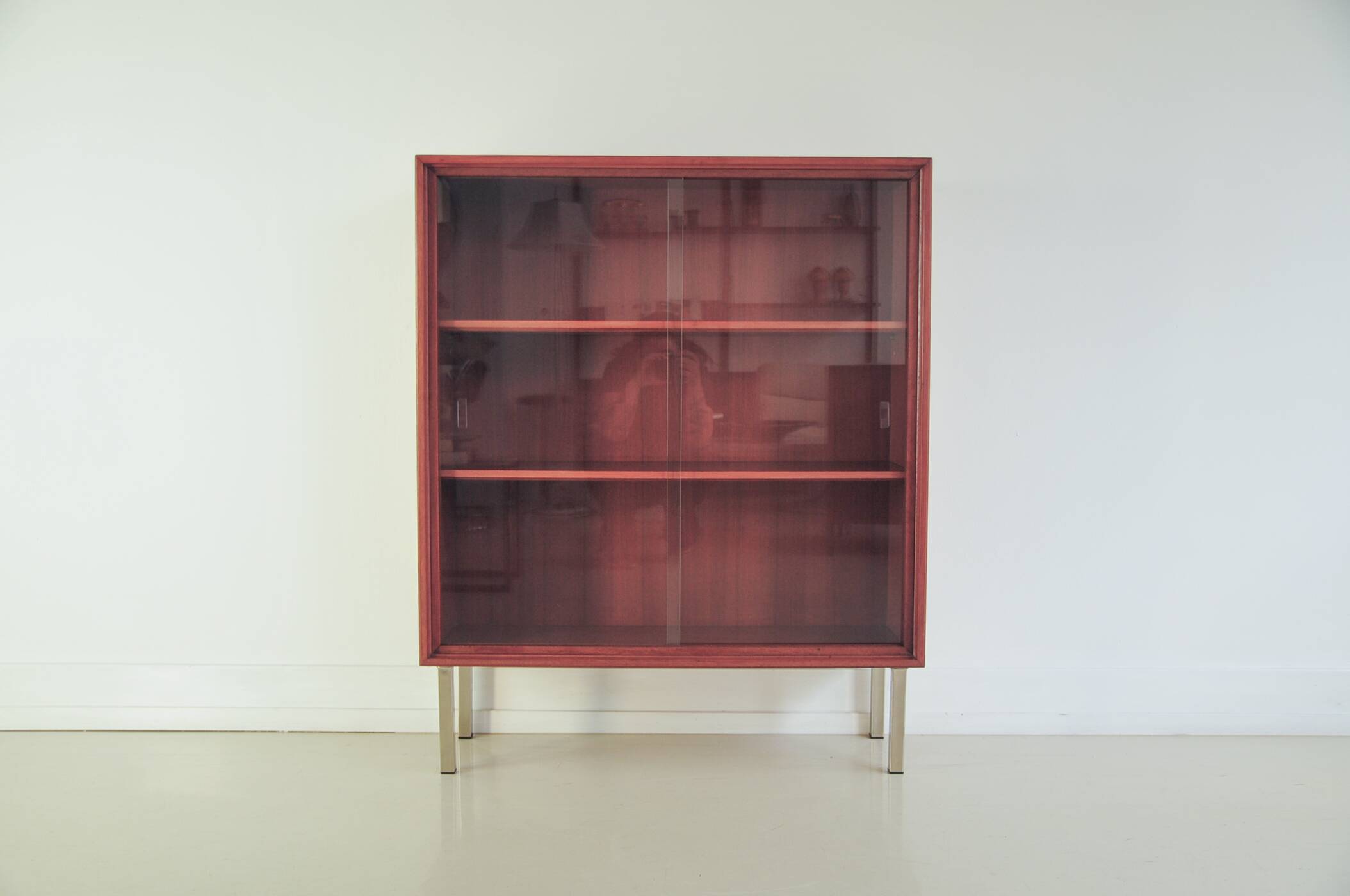 vitrine Formule Meubelen pieds chromés