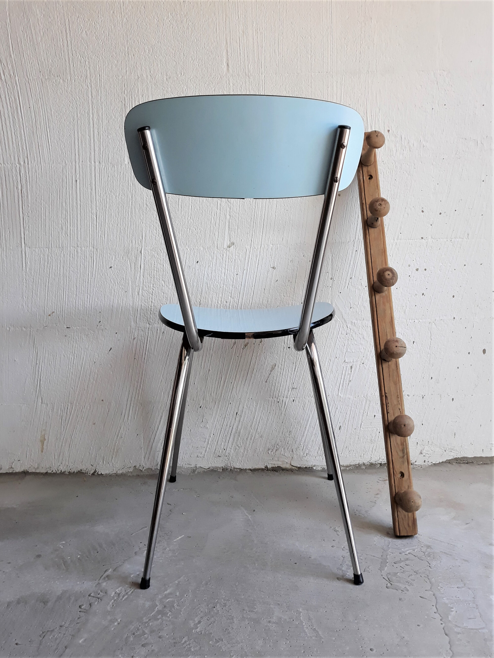 Chaise formica bleue