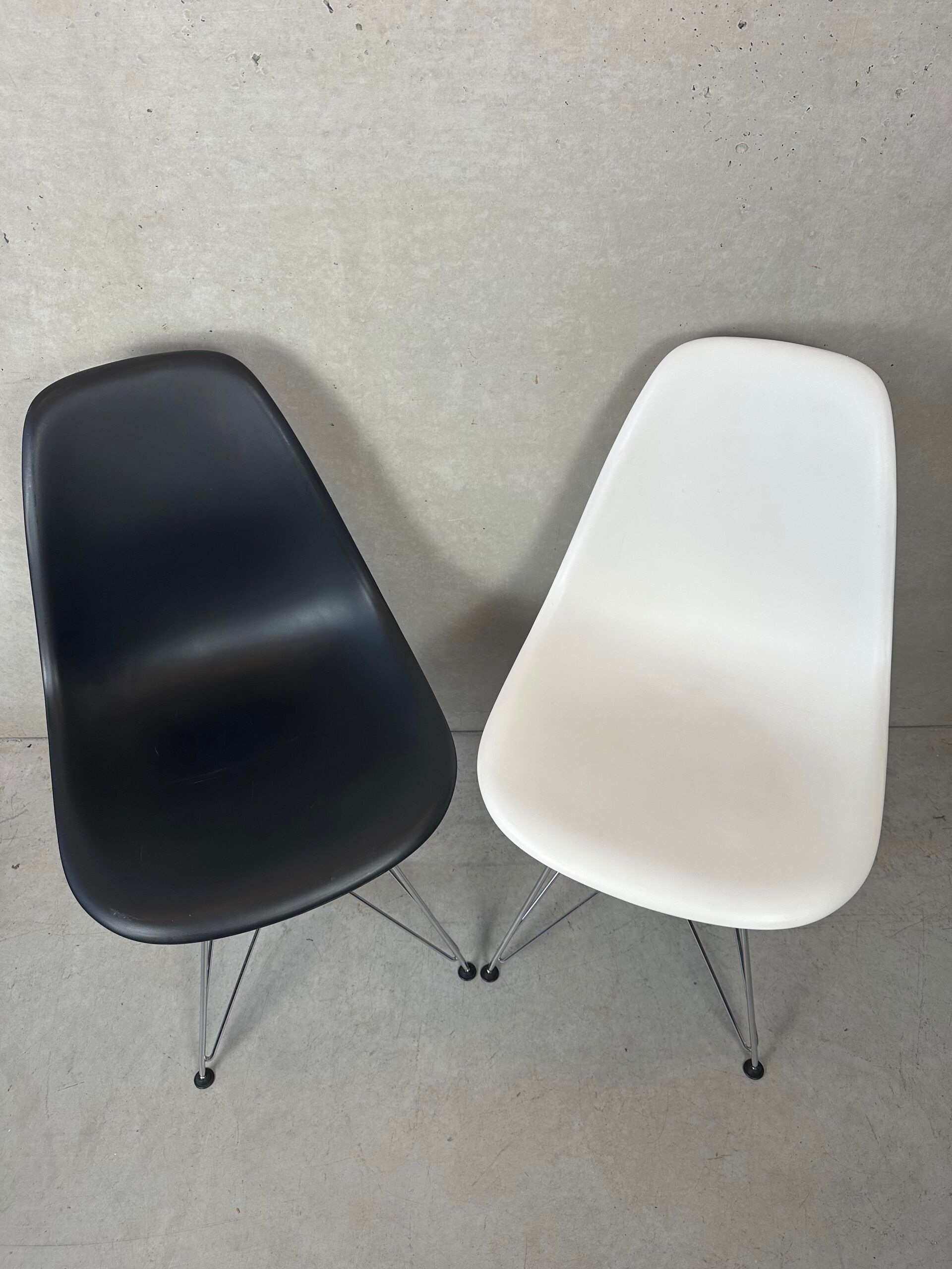 2x Eames design DSR chairs – Vitra