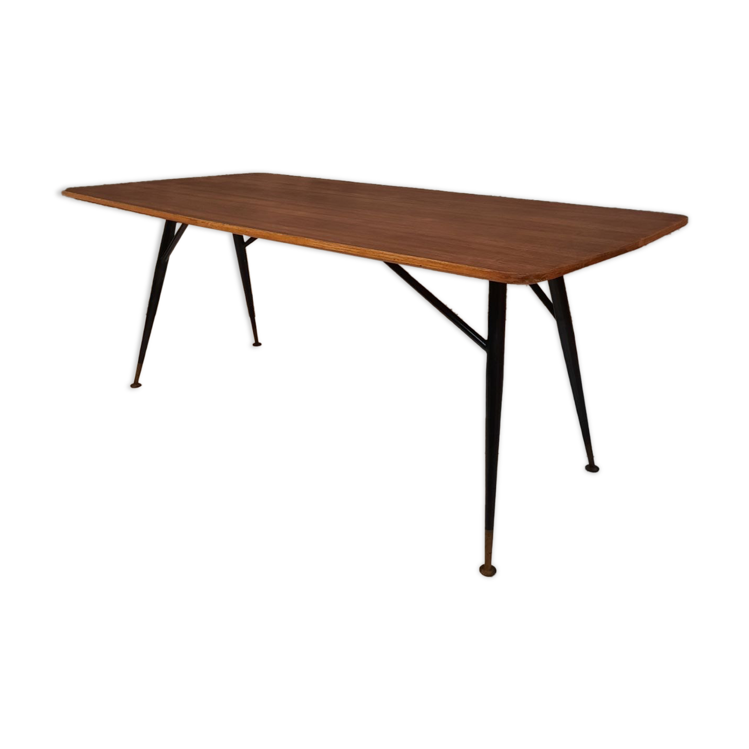 Dining table in teak wood and feet in painted metal.