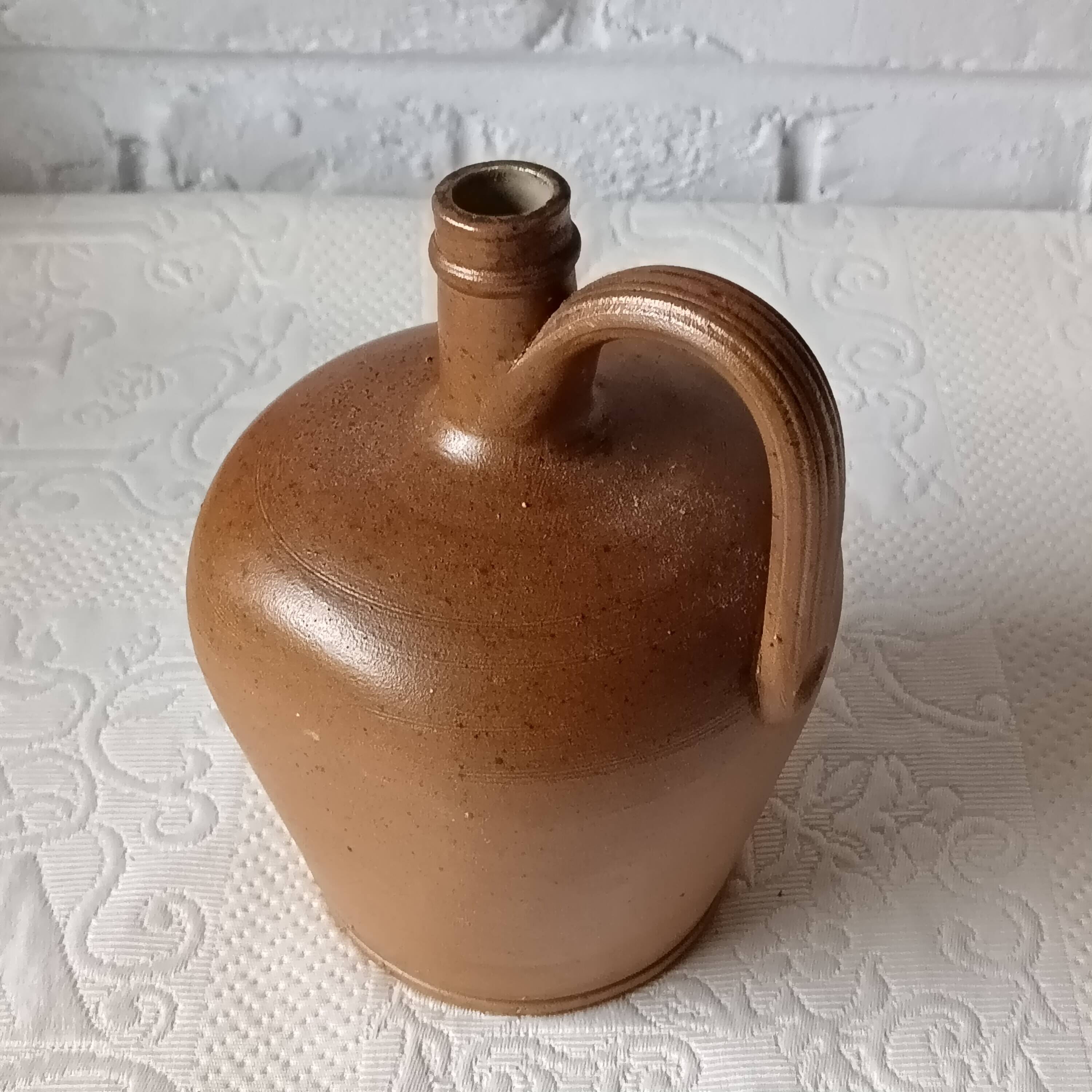 Beau pot à huile ou à vin vintage fait main en grès marron vernissé