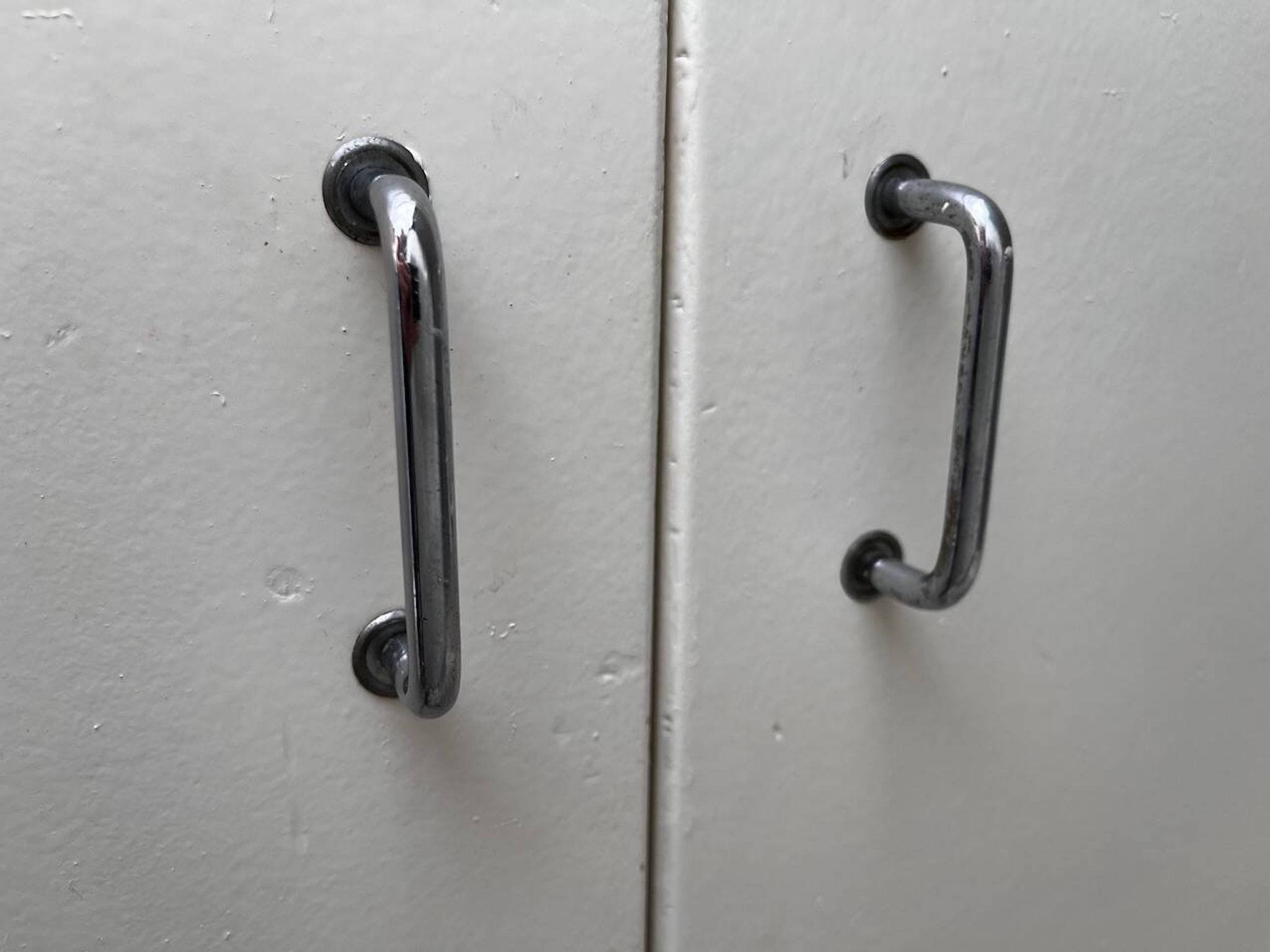 Buffet blanc vintage 2 portes et 2 tiroirs