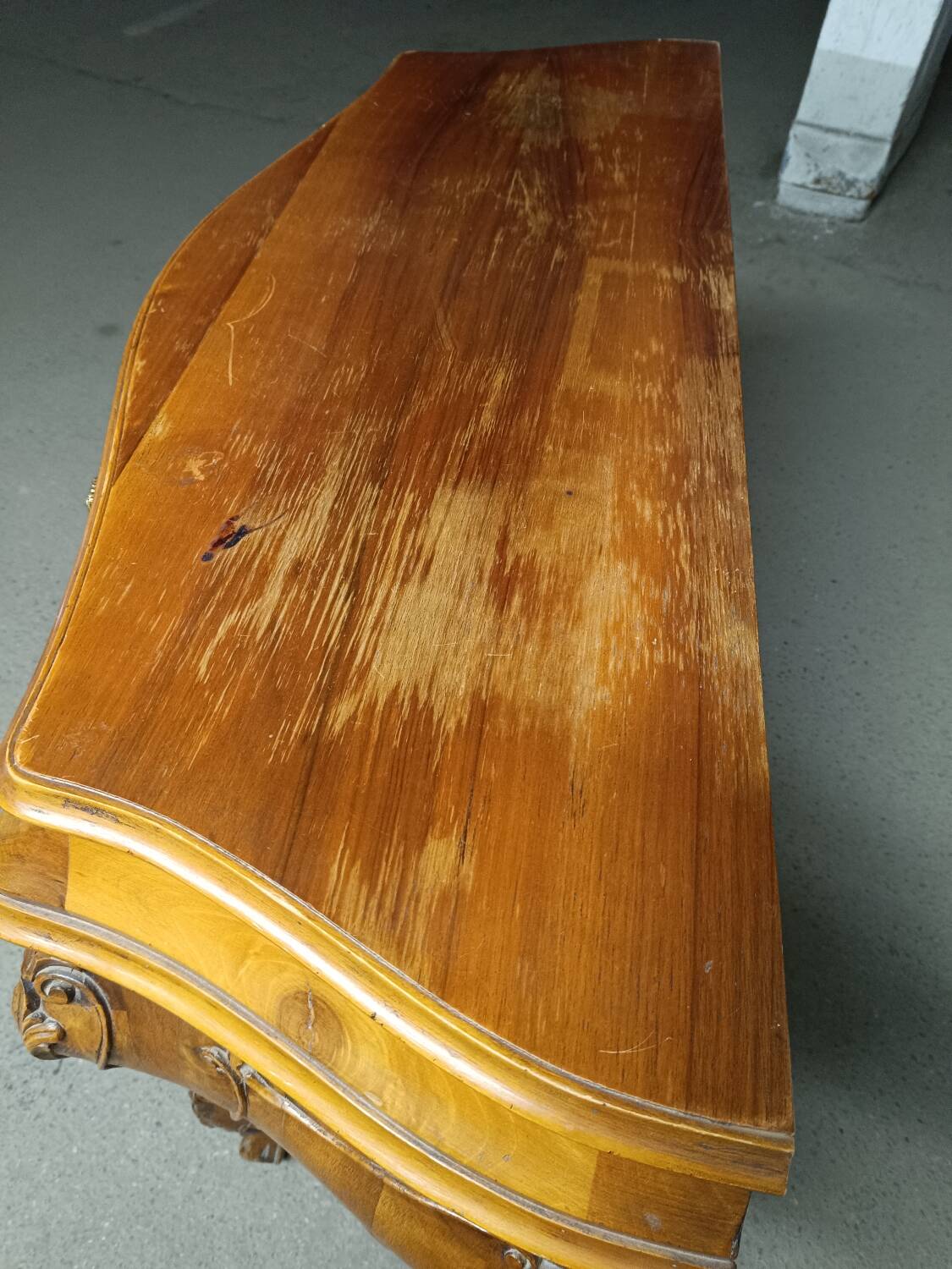 Bordeaux walnut chest of drawers