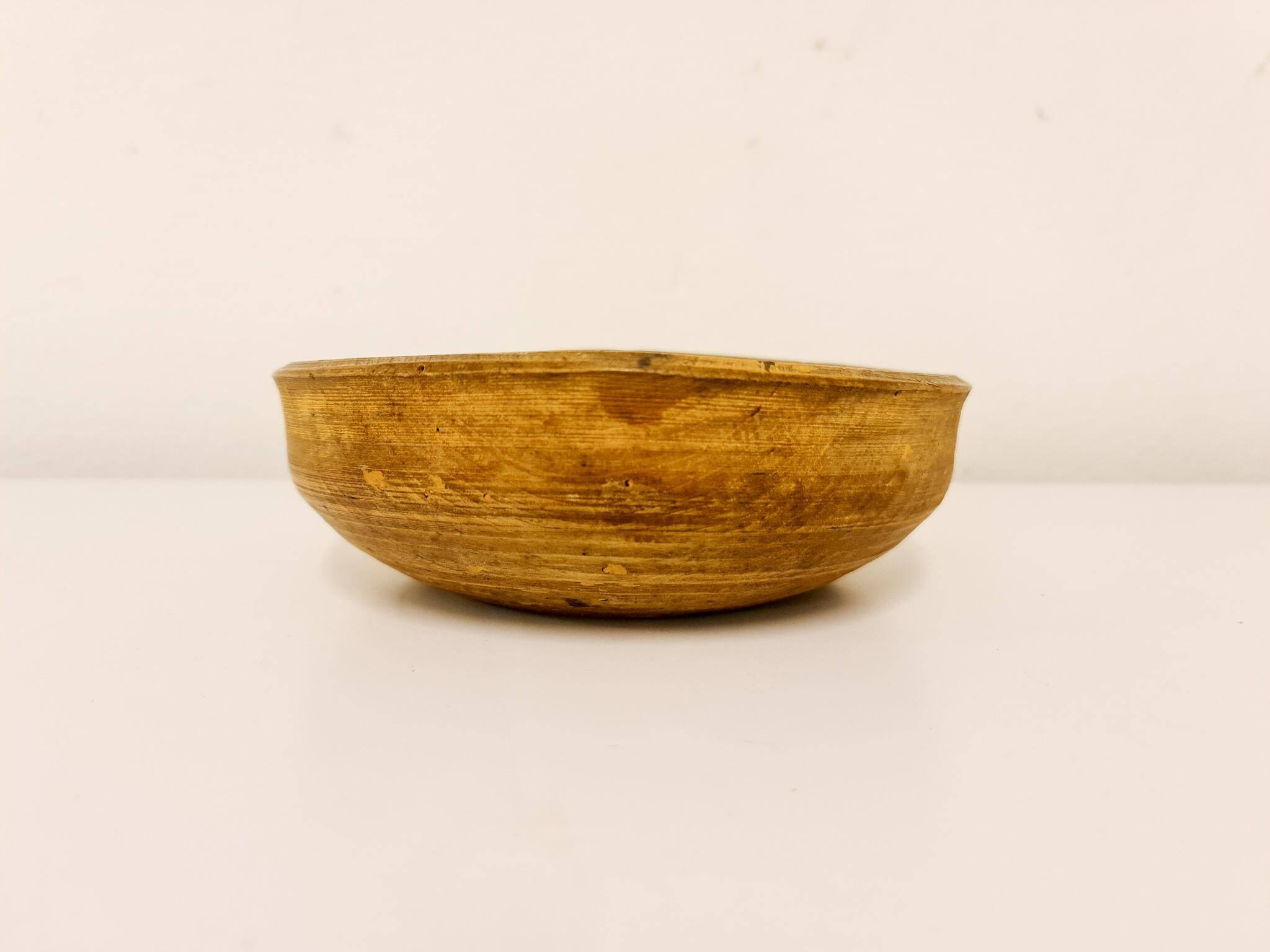 Swedish folk art, unique wooden bowl from the 19th century.
