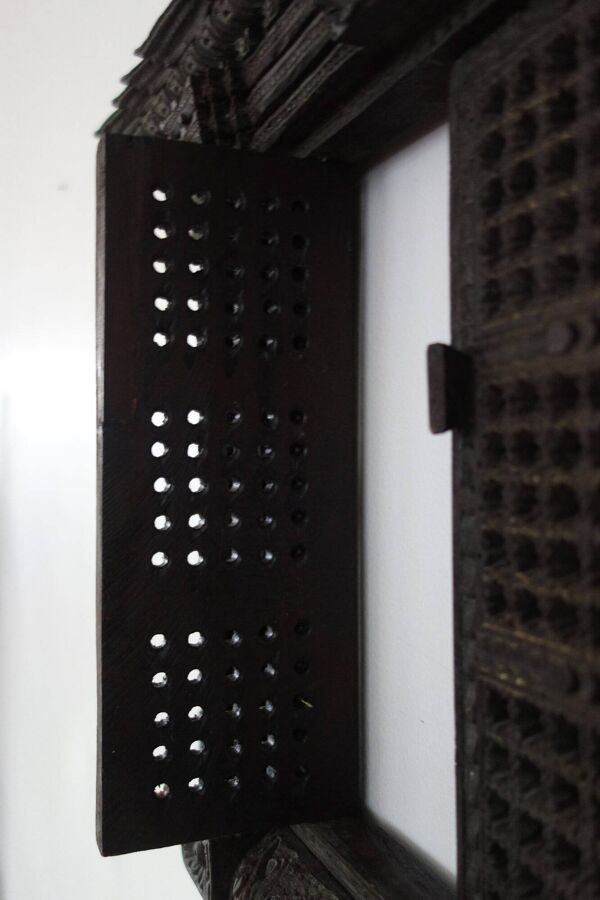 Ancienne fenêtre Népalaise Newari en bois sculpté