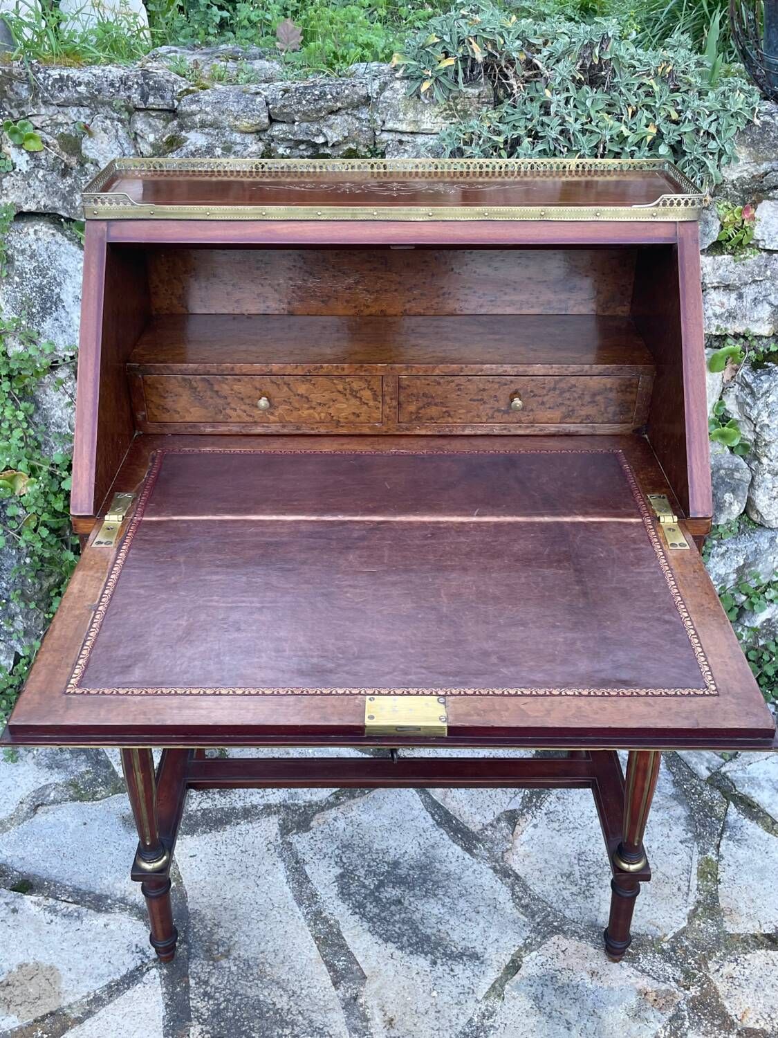 Small lady's secretary in mahogany and gilded brass from the Napoleon III period.