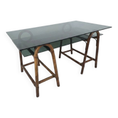 Bureau en rotin double plateau en verre fumé, années 70.