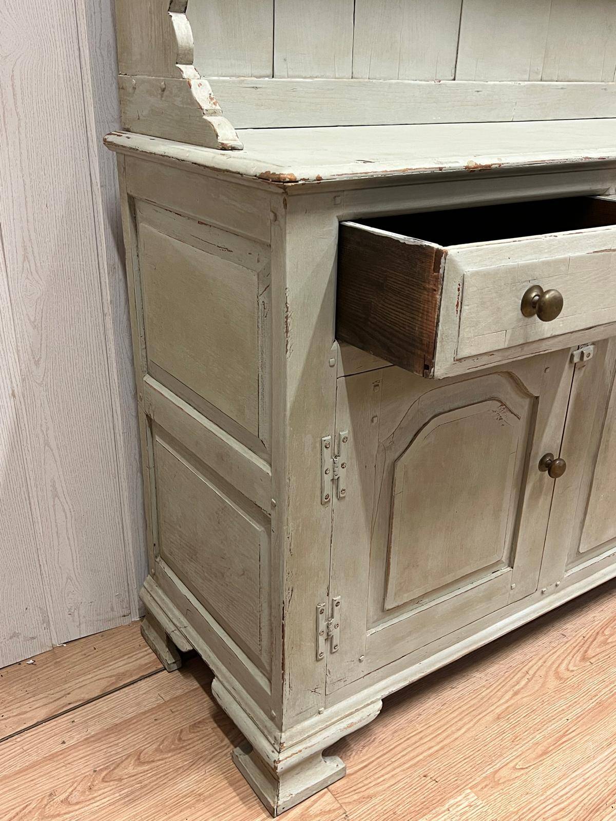 Sideboard / cupboard