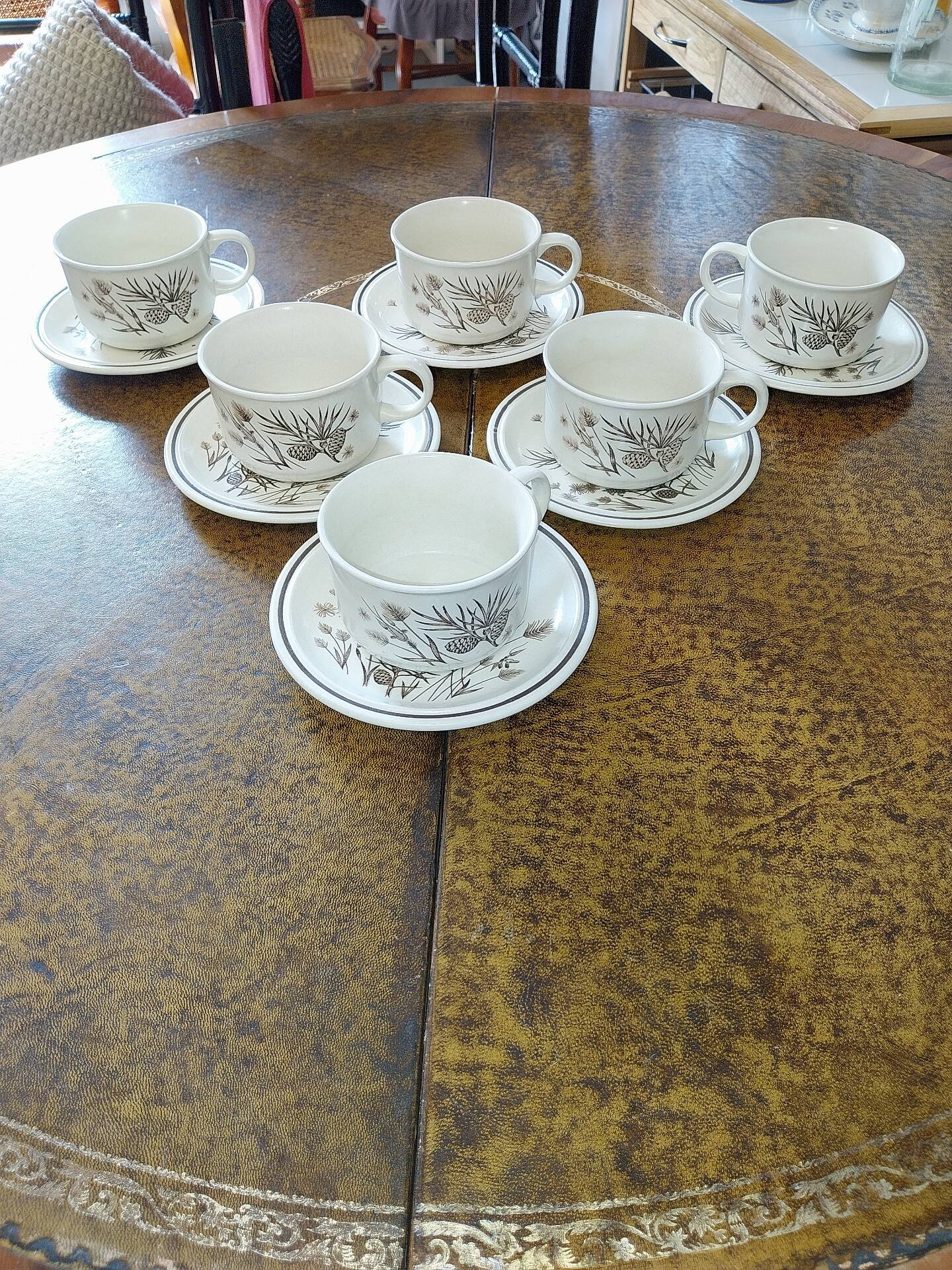 Pinewood tea set