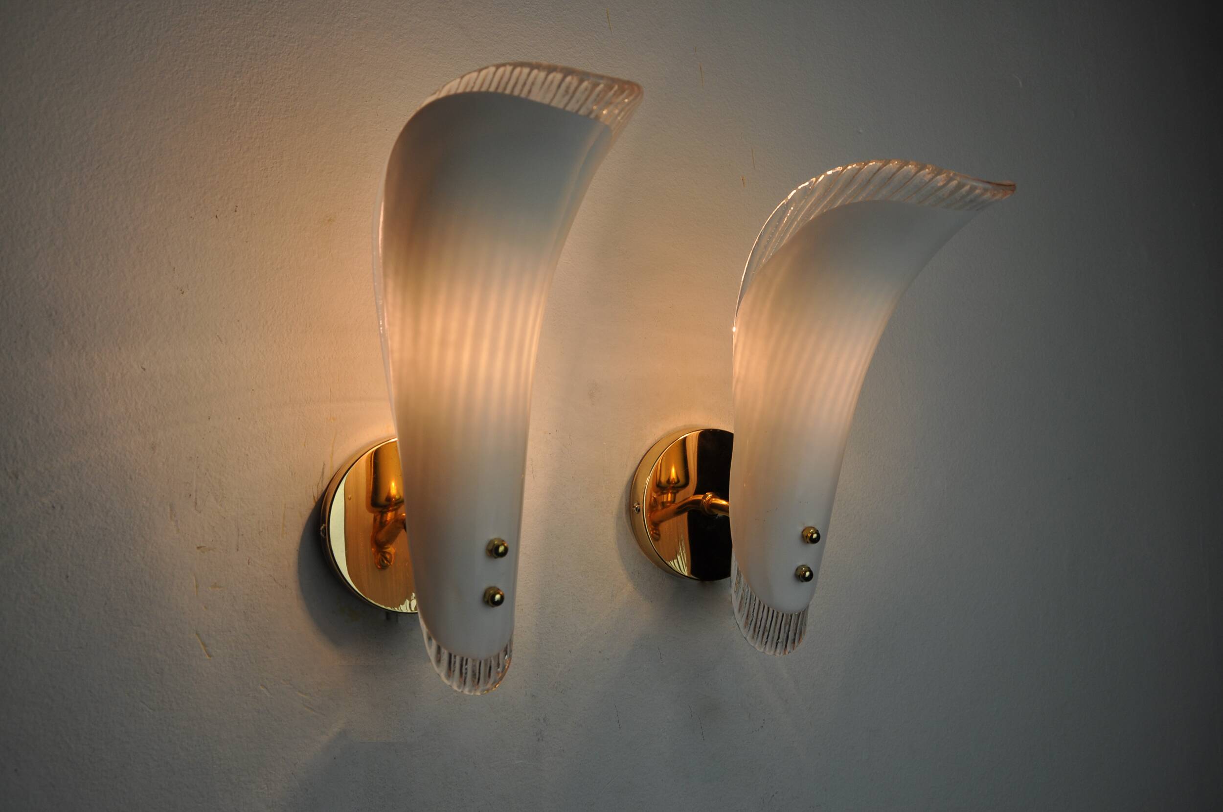 Pair of "leaf" wall lights, Murano glass, Italy, 1970