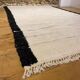 Tapis berbère blanc à bandes noires
