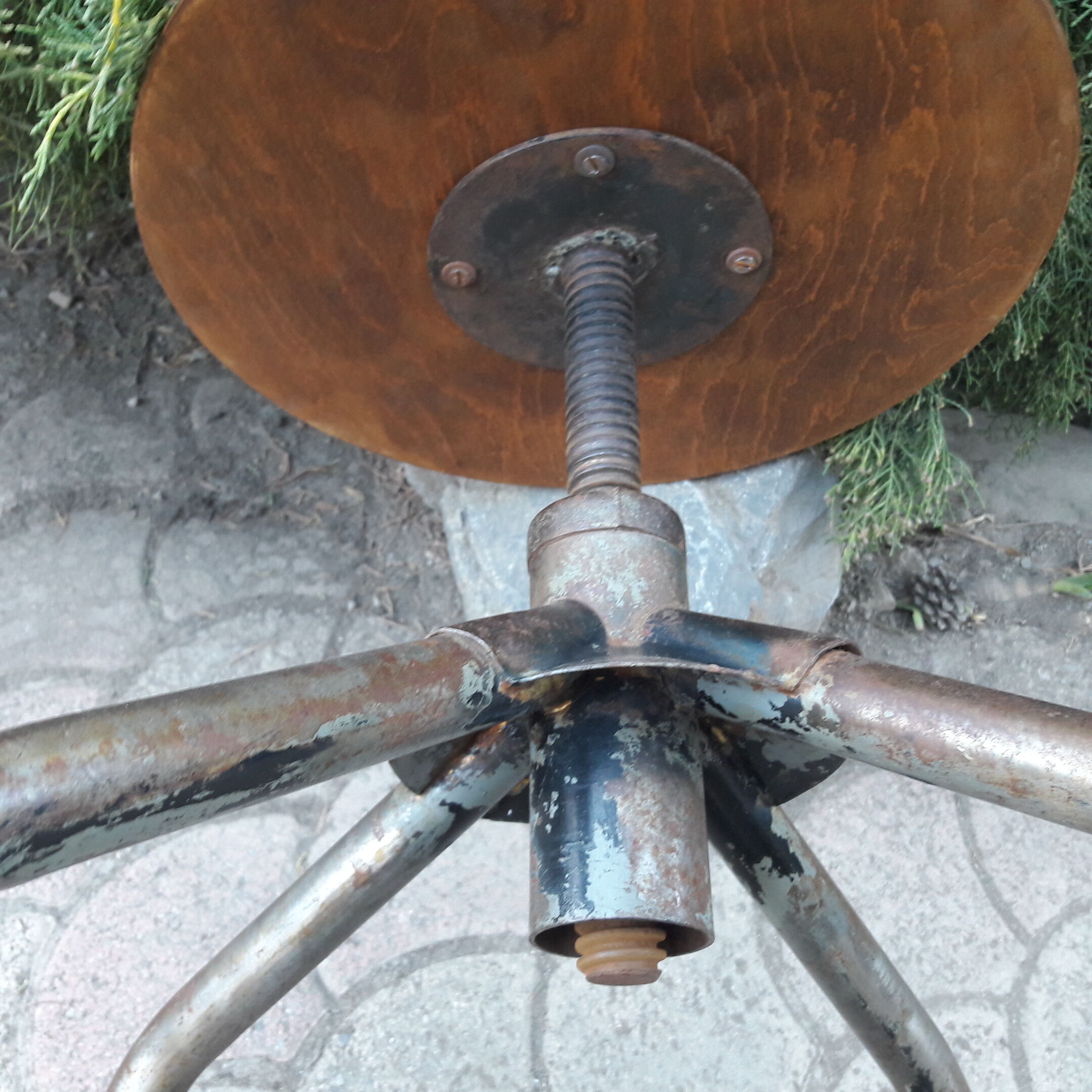 Tabouret à vis