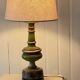 Lampe vintage en bois tourné chic dorée