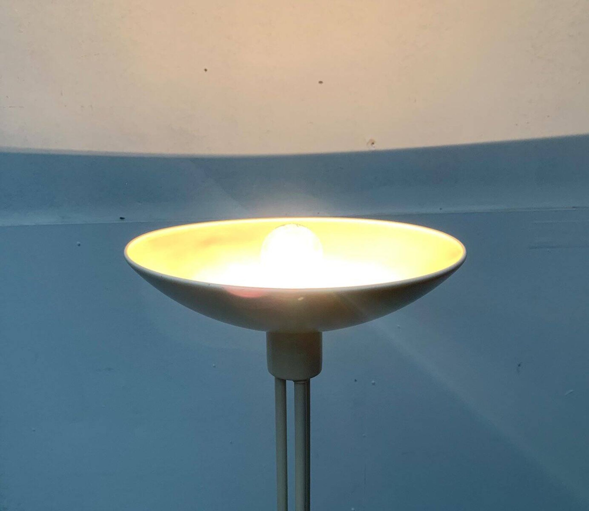 Lampe sur pied minimaliste allemande de l'ère spatiale de Cosack