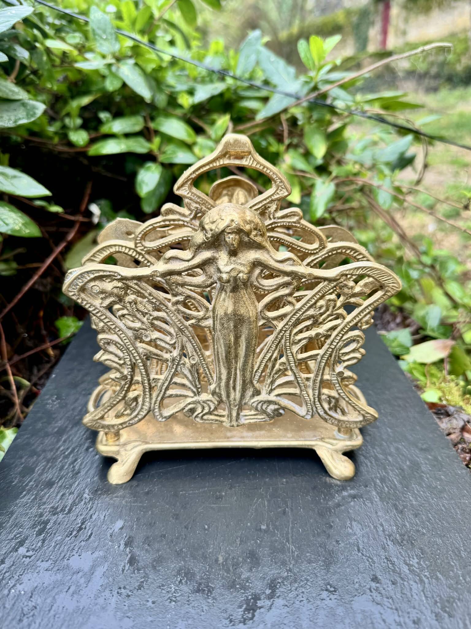 Porte-revues en laiton massif Art Nouveau
