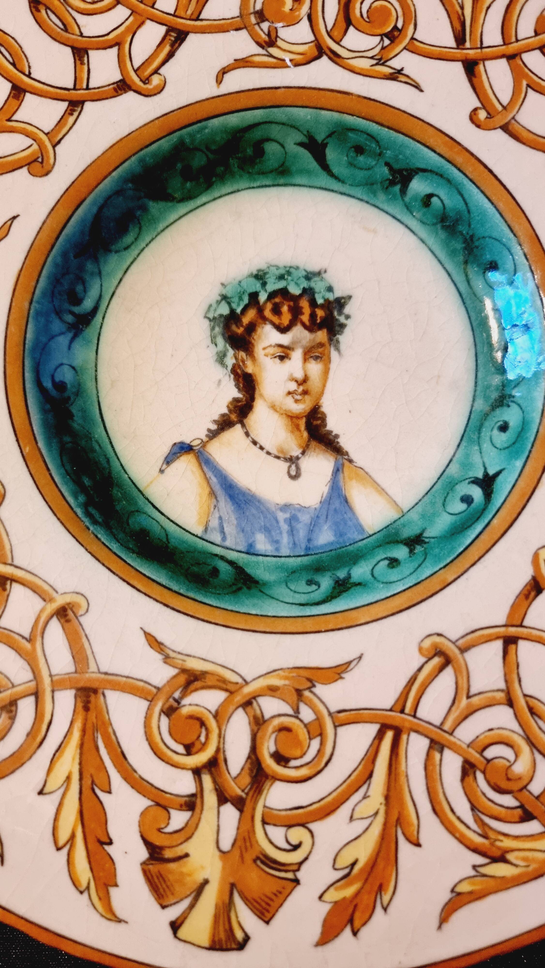 Italian faience plate with a female portrait decoration, Renaissance style.