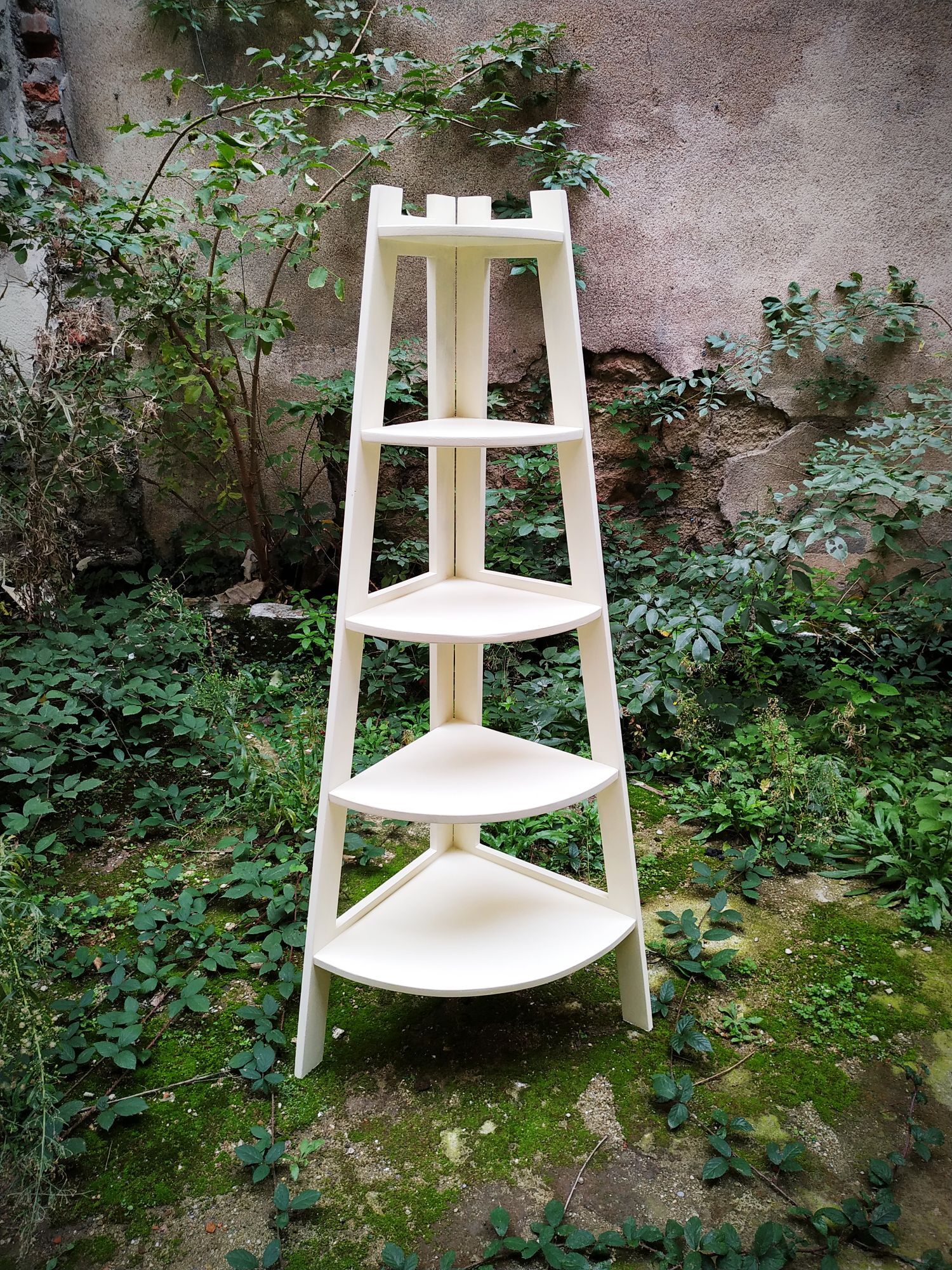 Vintage corner shelf