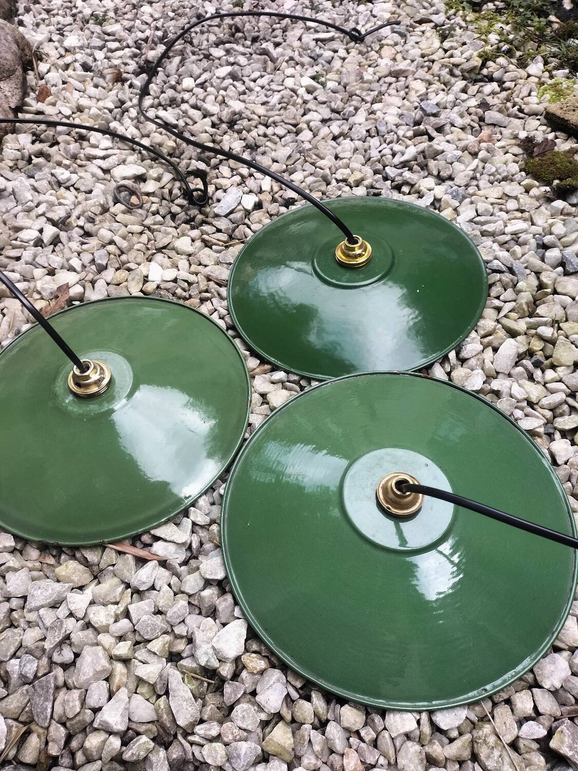 Enamelled sheet metal suspensions