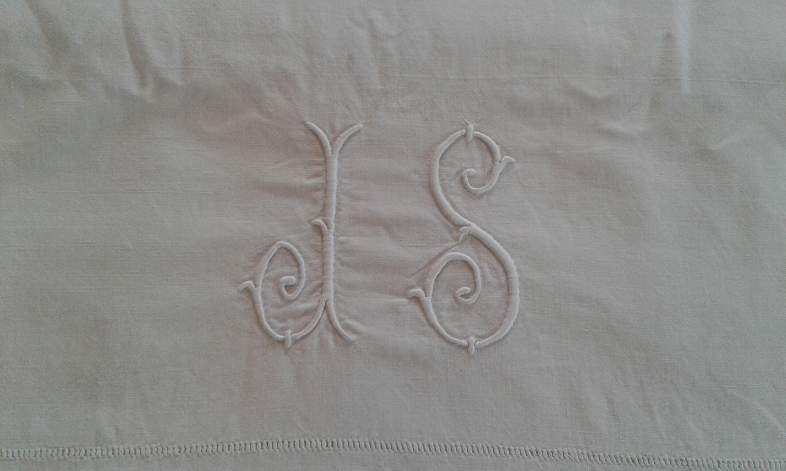 Old cotton drap /lin .monogram JS