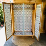 Compas foot cabinet