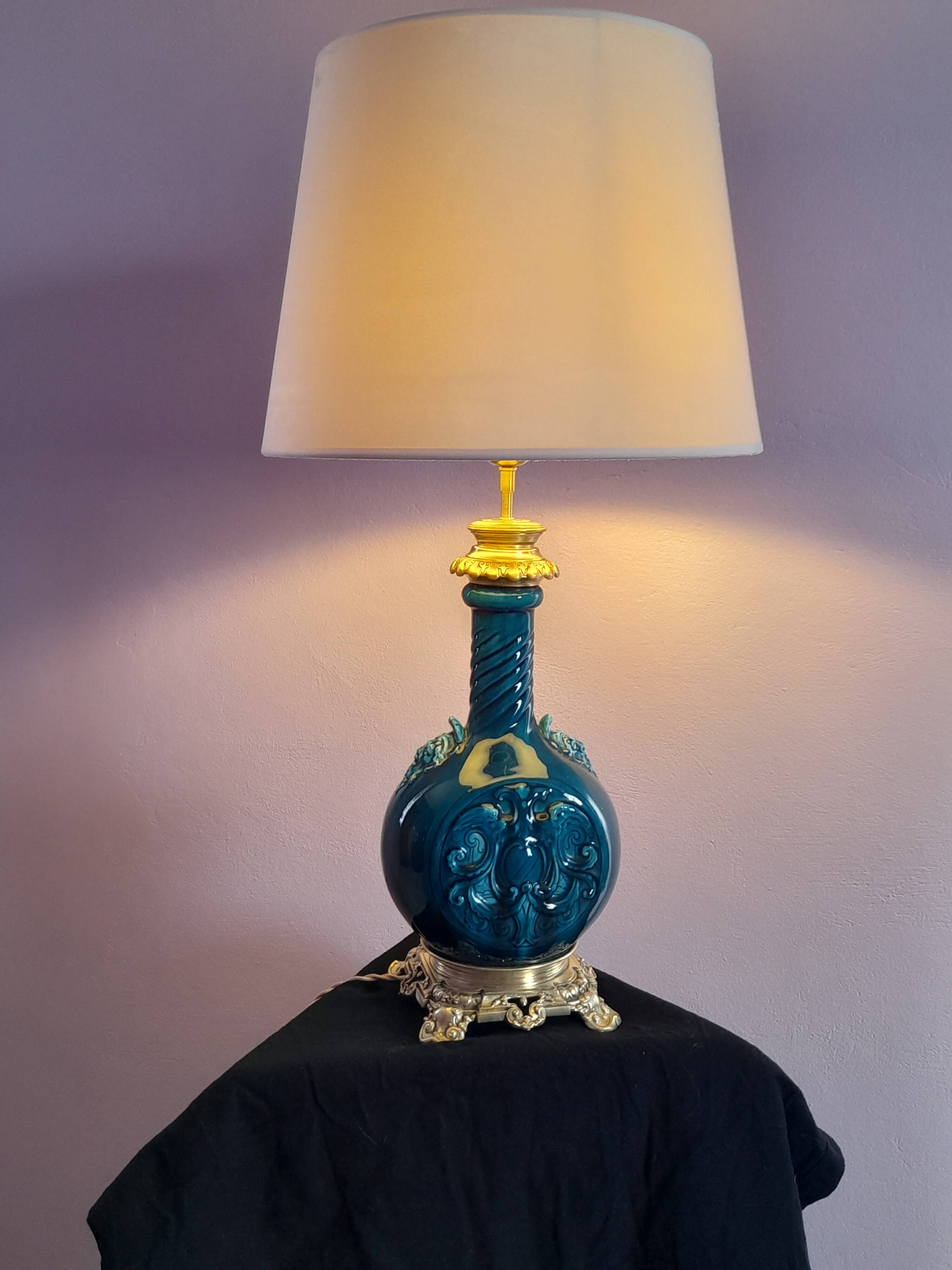 Table lamp