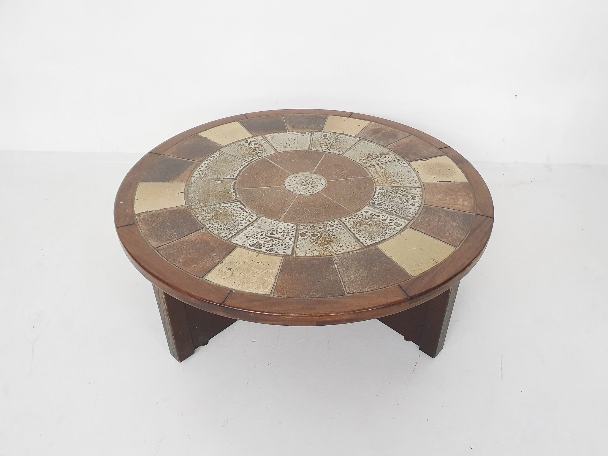 Tue Poulsen pour Haslev Møbelsnedkeri, table basse en pierre et chêne, Danemark années 1960
