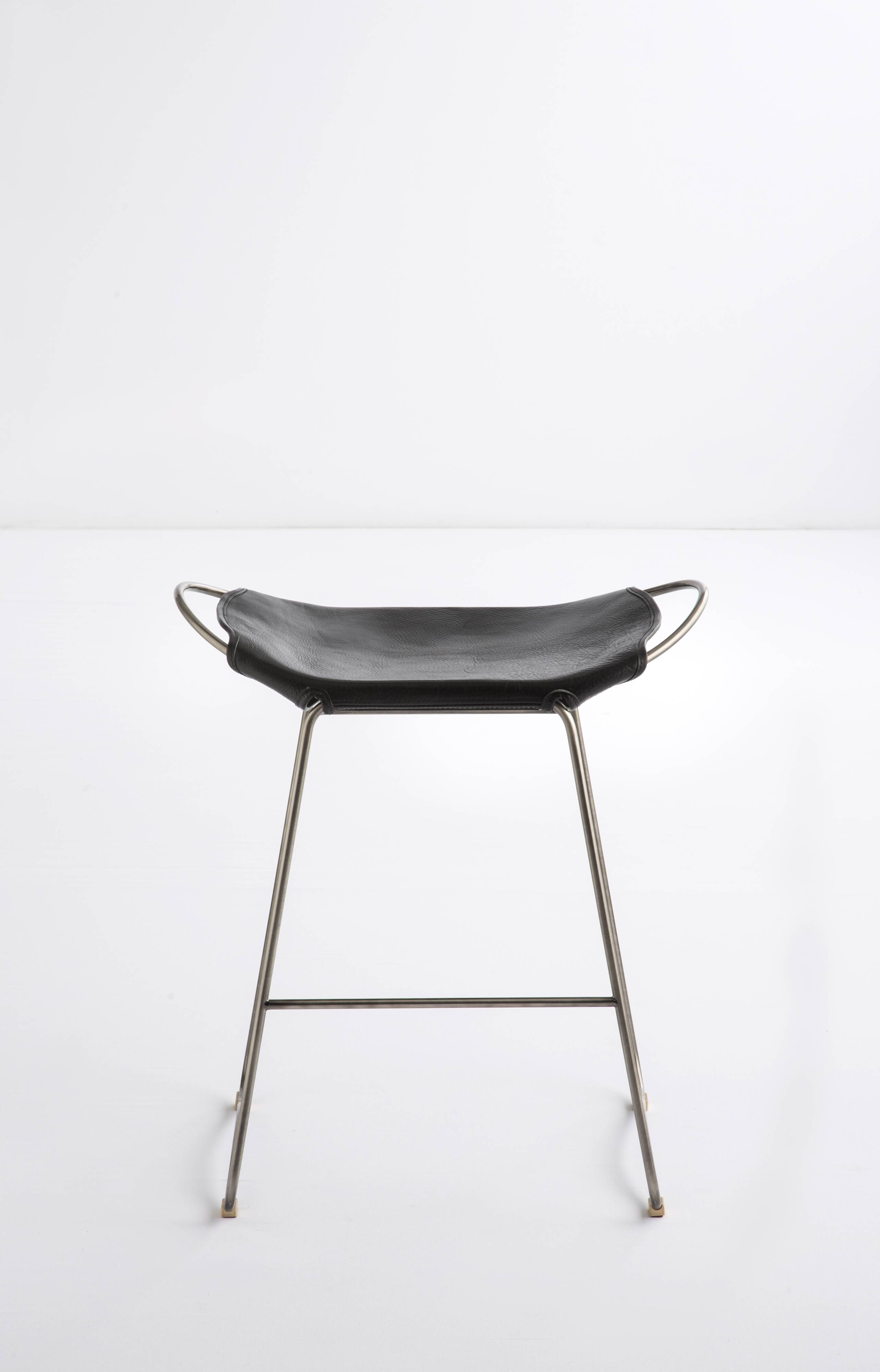 Lot de 3 tabourets de bar contemporains en métal vieilli argenté et cuir marron foncé