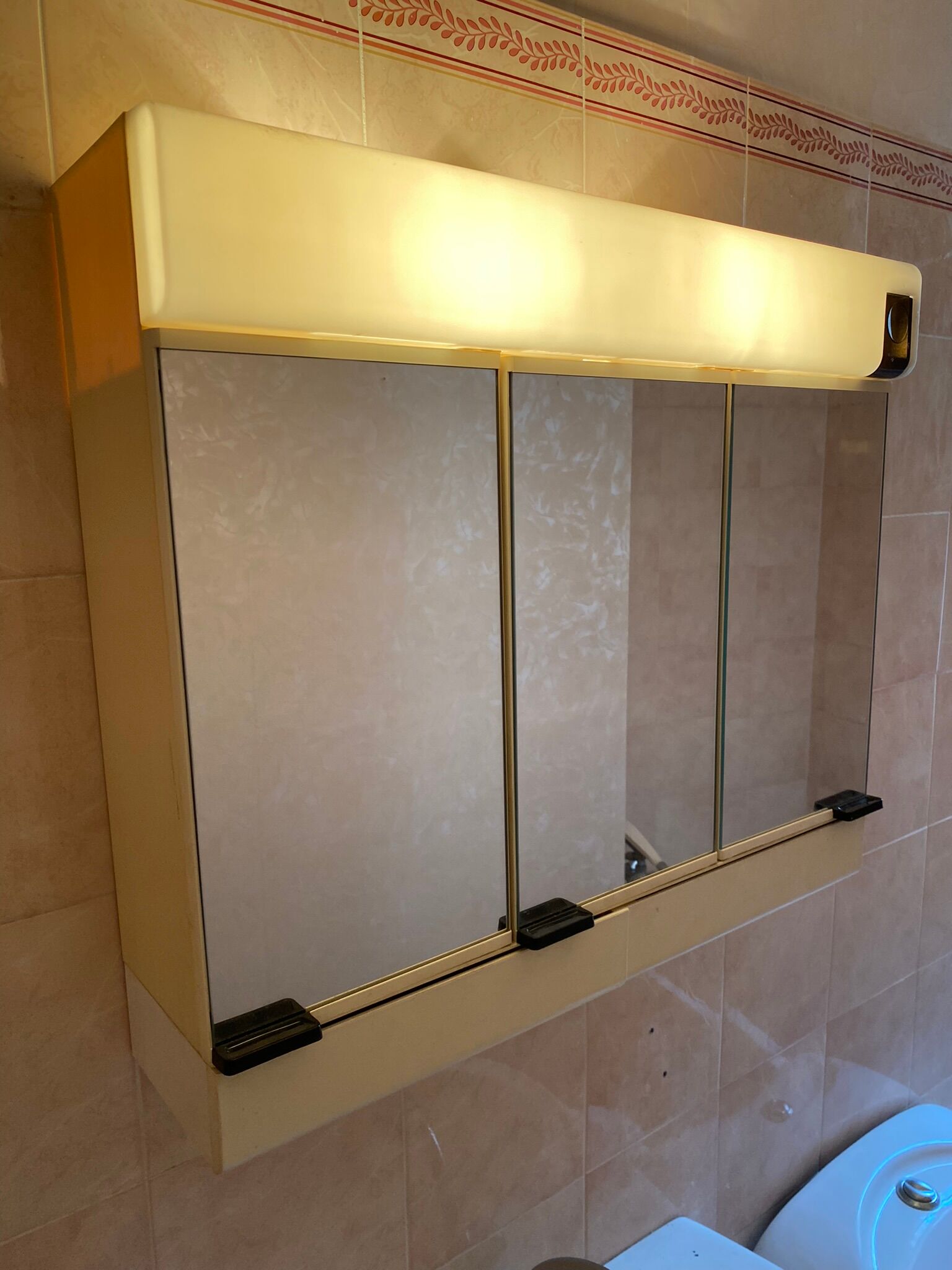 Allibert vintage toilet cabinet three mirror doors, two drawers, lamp