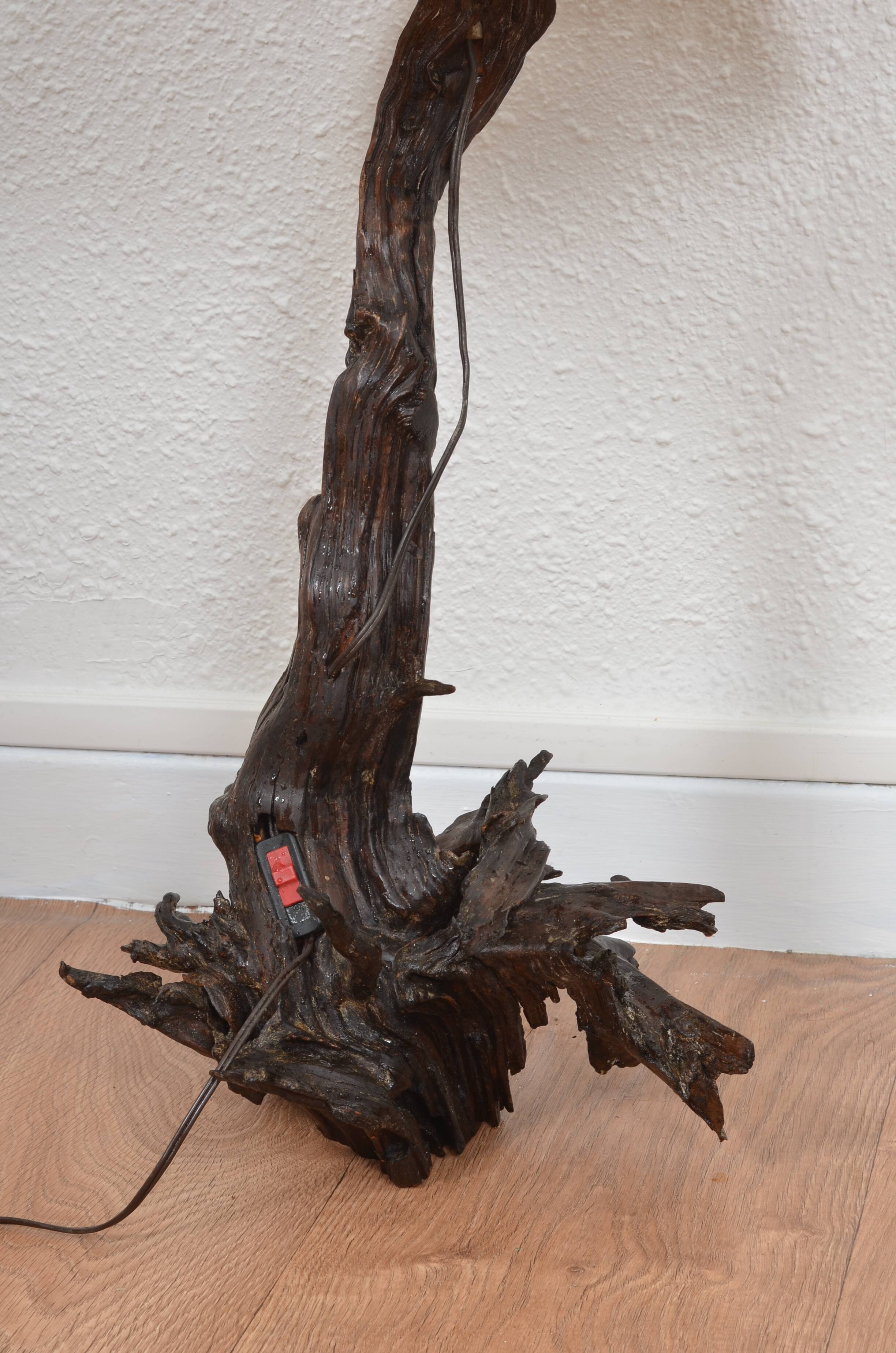 Lampe pieds racine brutaliste