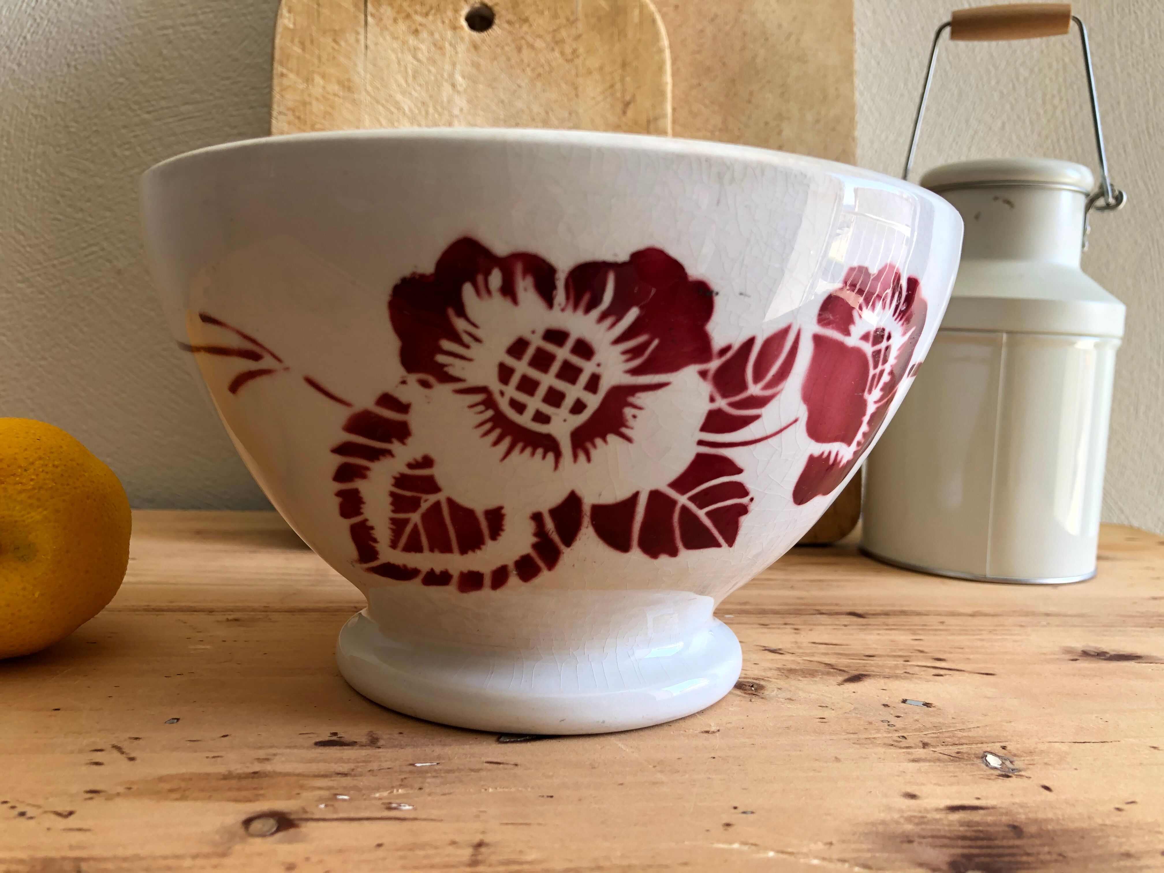 Ancient flower pattern bowl